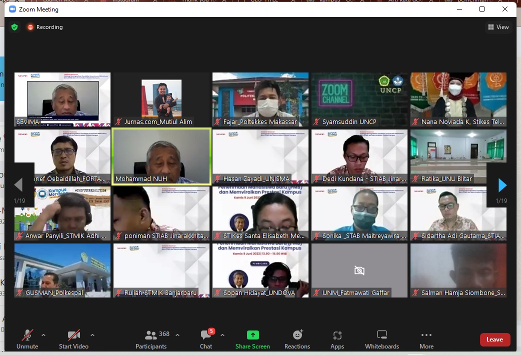 Webinar nasional 'Strategi Meningkatkan Pendaftar Penerimaan Mahasiswa Baru (PMB) dan Memviralkan Prestasi Kampus'. 