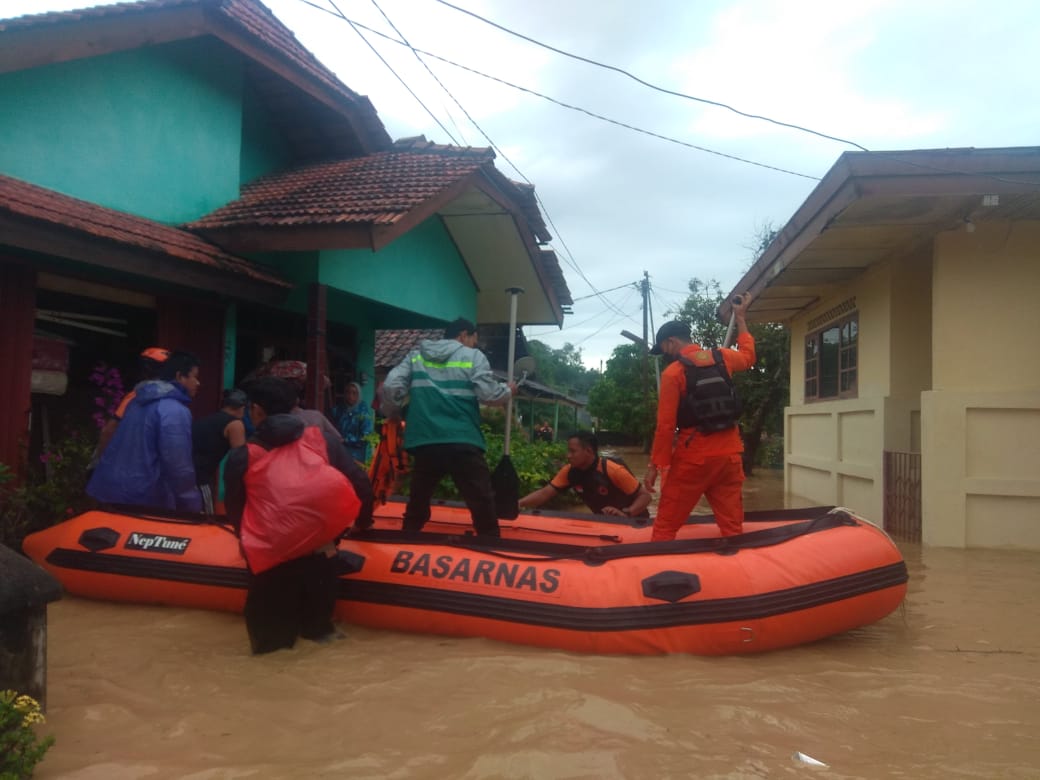 Masyarakat di Bangka Belitung rawan banjir rob karena wilayahnya dikelilingi laut.