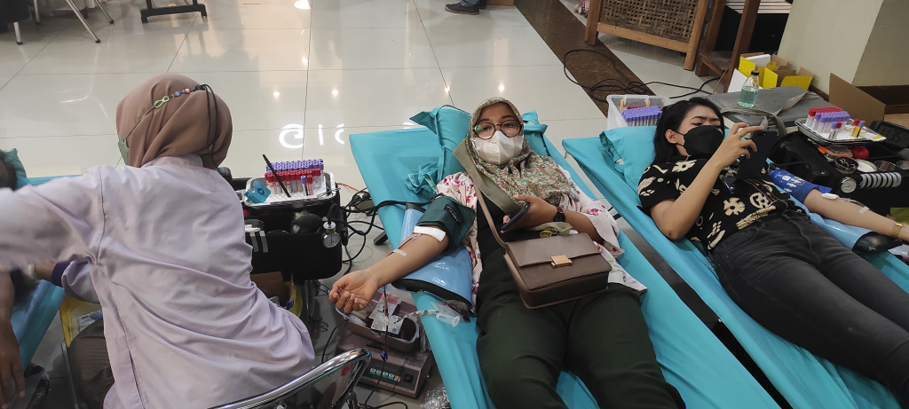 Sejumlah sosialita di Kota Solo berpartisipasi menyumbangkan darah