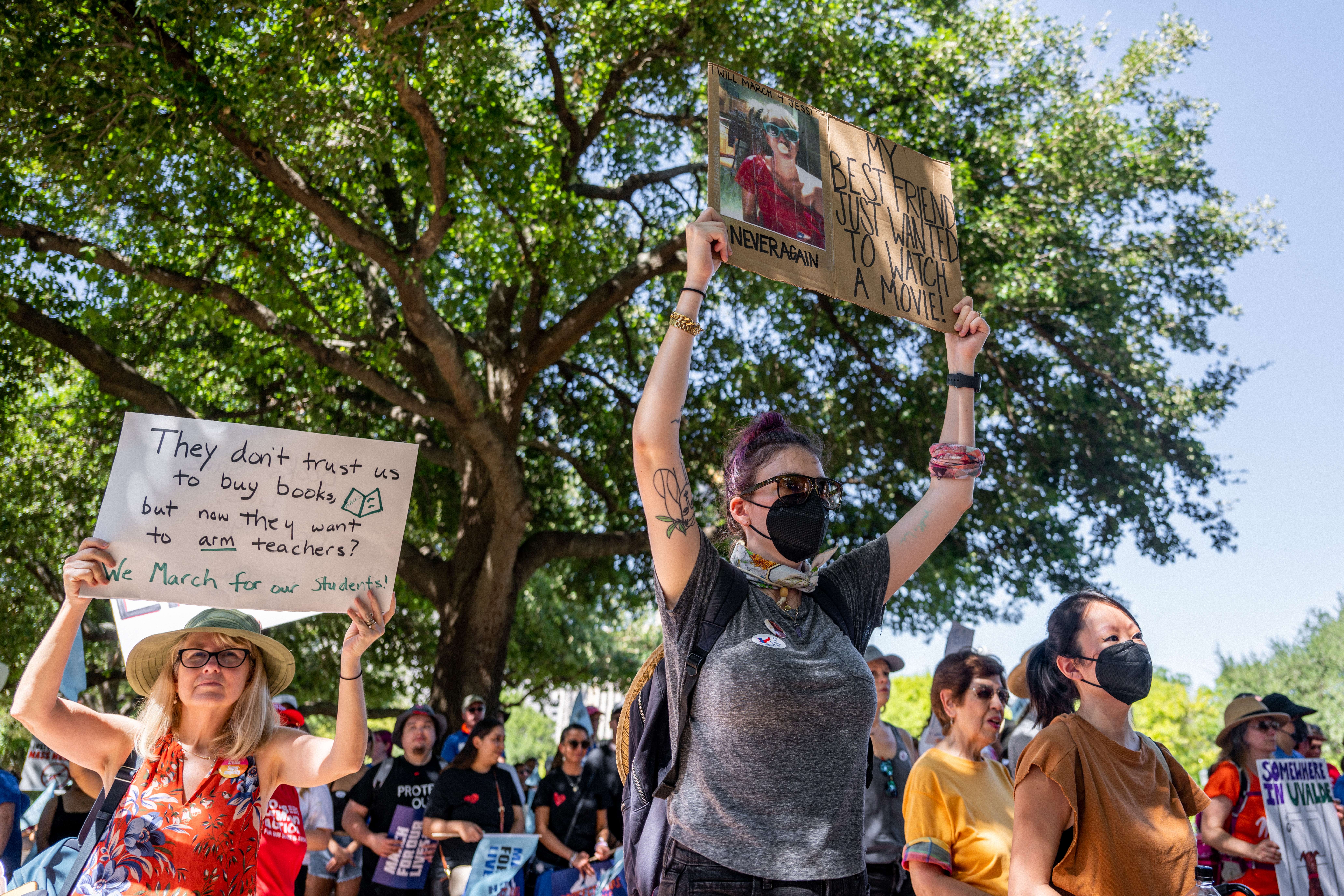 Bintang Hollywood Serukan Penggunaan Senjata Api Bertanggung Jawab