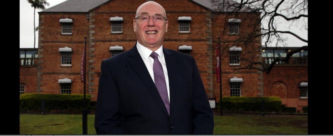  Presiden Western Sydney University, Profesor Barney Glover AO