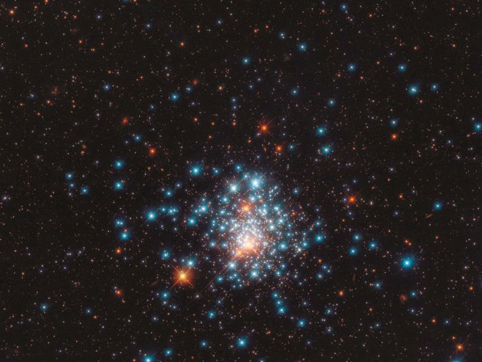 Mengapa langit malam tampak hitam? 