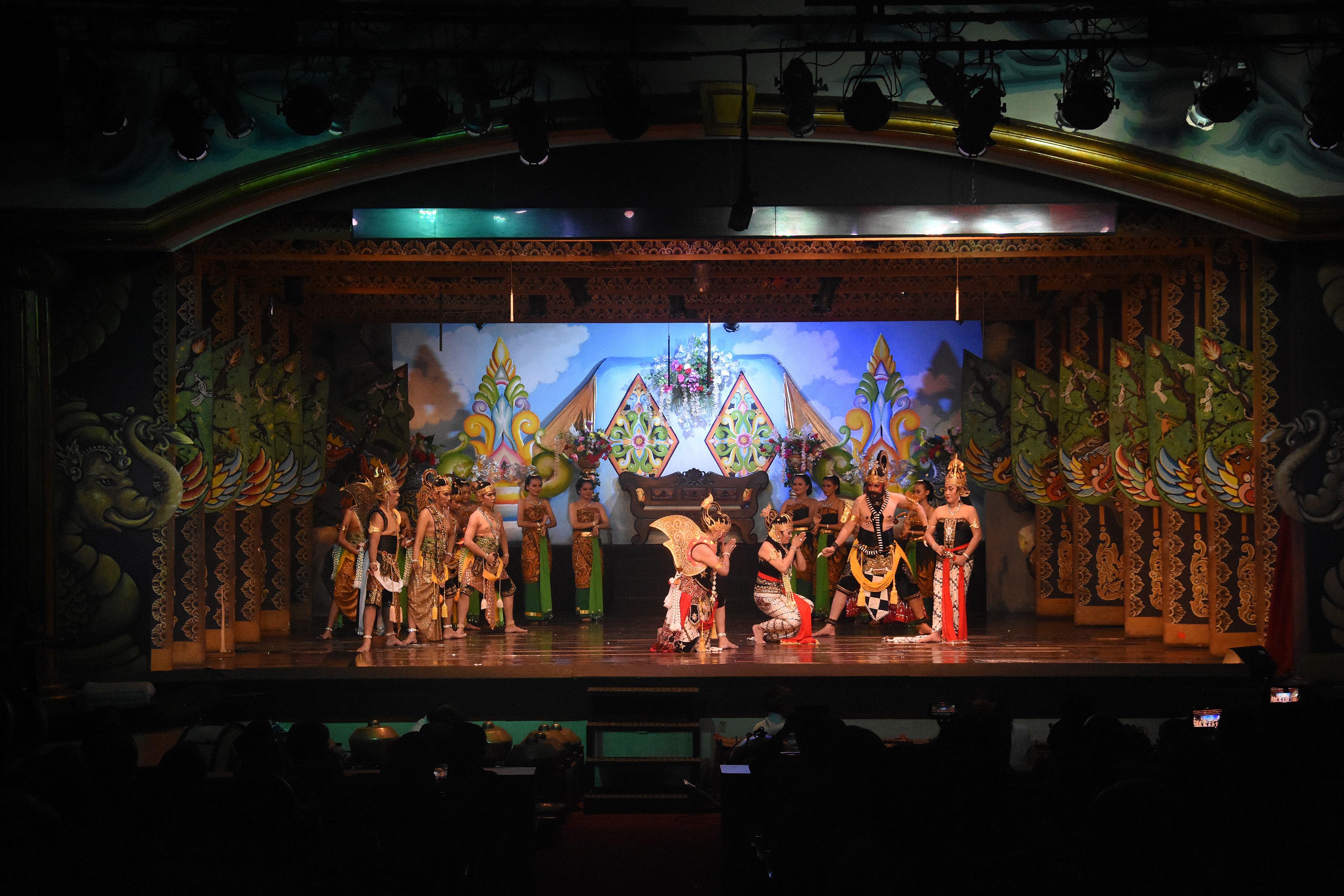  Pemain Wayang Orang Bharata tampil pada pementasan dengan lakon 