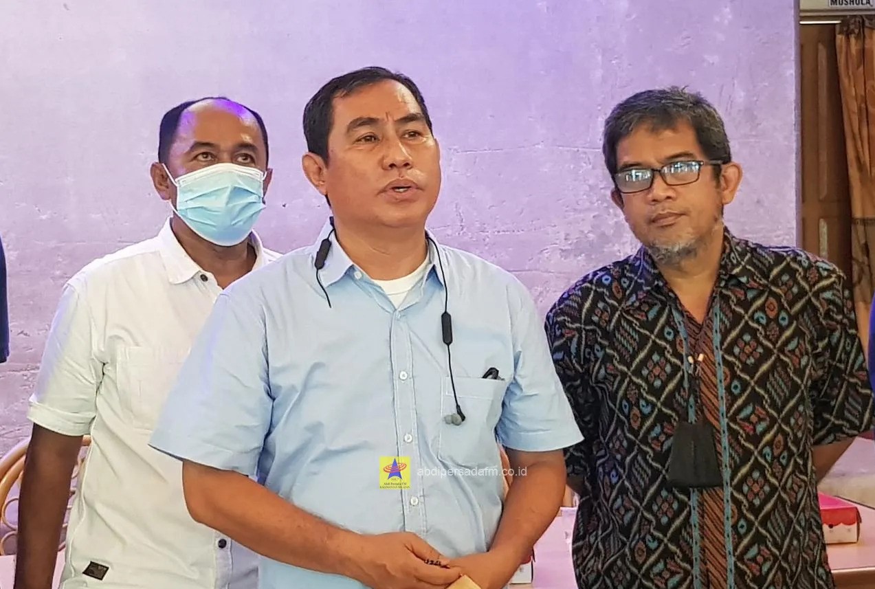 Zainal Helmi (tengah), kembali terpilih sebagai Ketua Persatuan Wartawan Indonesia (PWI) Kalimantan Selatan periode 2022-2027.