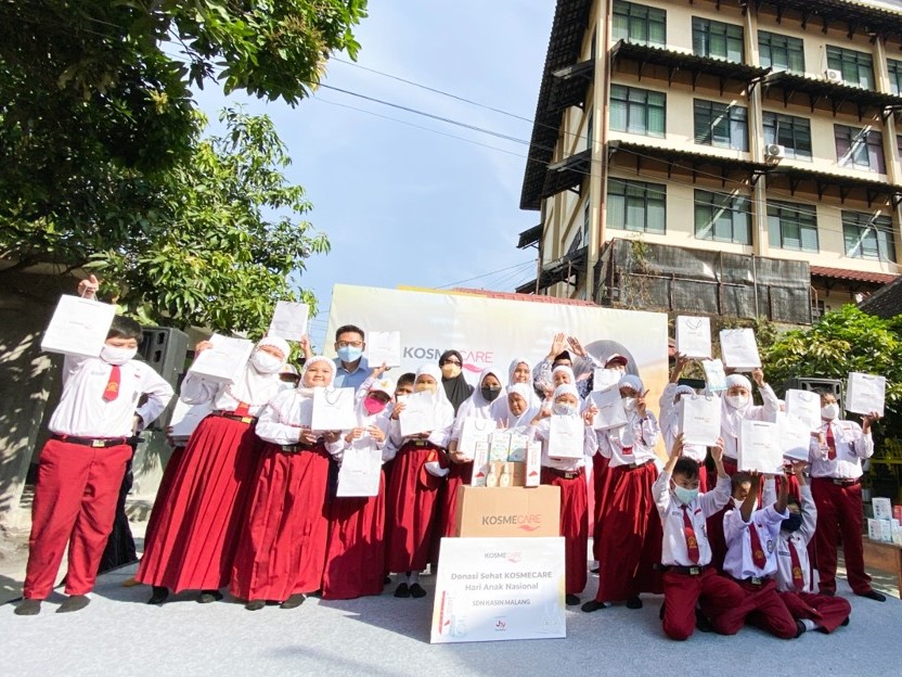 Mereka antusias mengikuti berbagai kuis dan permainan yang berisi tentang tema-tema edukatif untuk hidup sehat sesuai protokol kesehatan.
