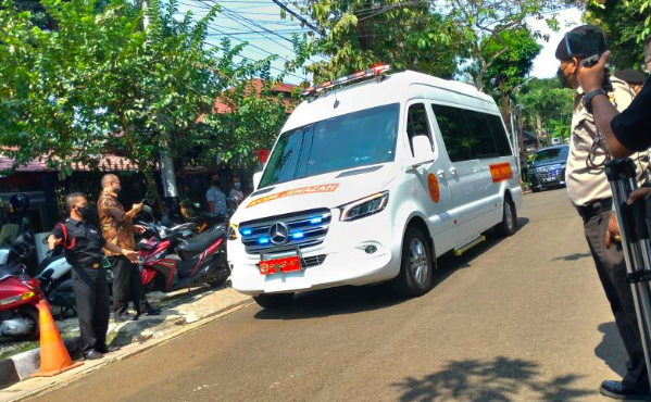 Jenazah Menteri PANRB Tjahjo Kumolo sampai di rumah duka, Jakarta, Jumat. (1/7/2022). 