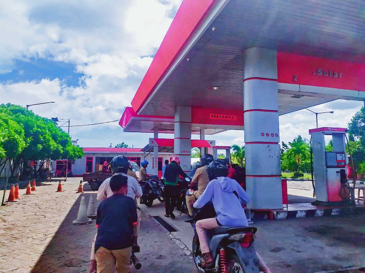 Pemkab Lembata Tertibkan Antrean Panjang di APMS