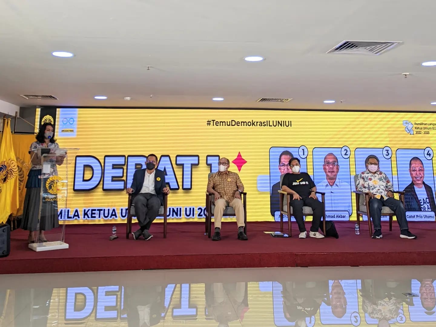 acara debat kandidat calon ketua Iluni UI