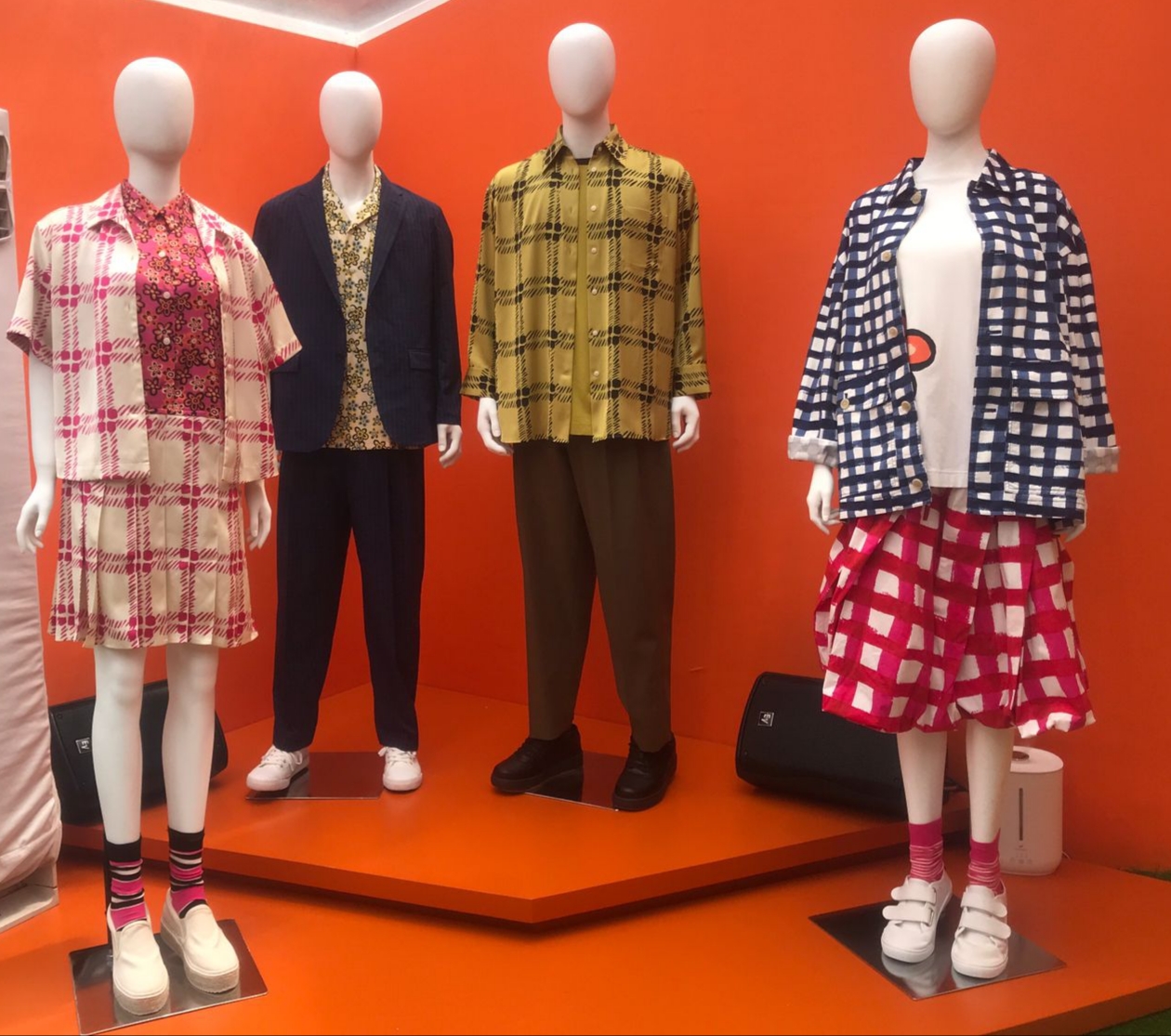 Koleksi Uniqlo x Marni yang akan diluncurkan pada 29 Juli 2022.