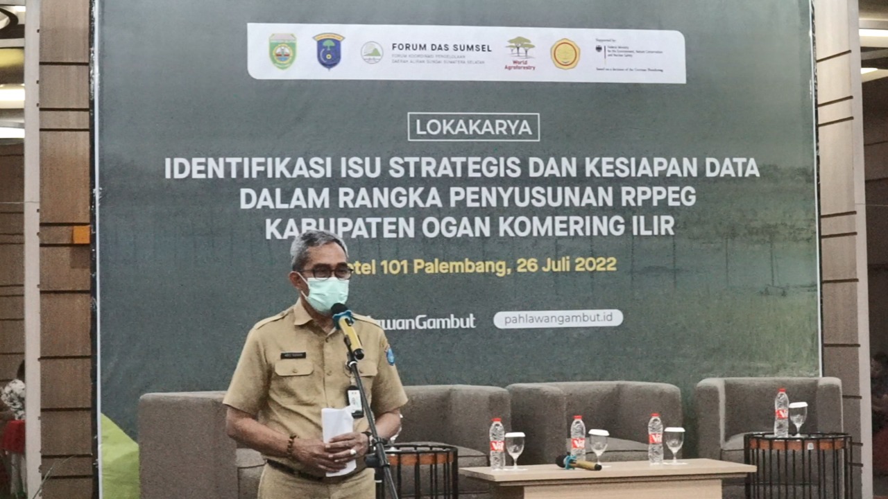 Kadis Lingkungan Hidup Kabupaten OKI, Aris Panani saat Lokakarya Identifikasi Isu Strategis dan Kesiapan Data Dalam Rangka Penyusunan RPPEG 