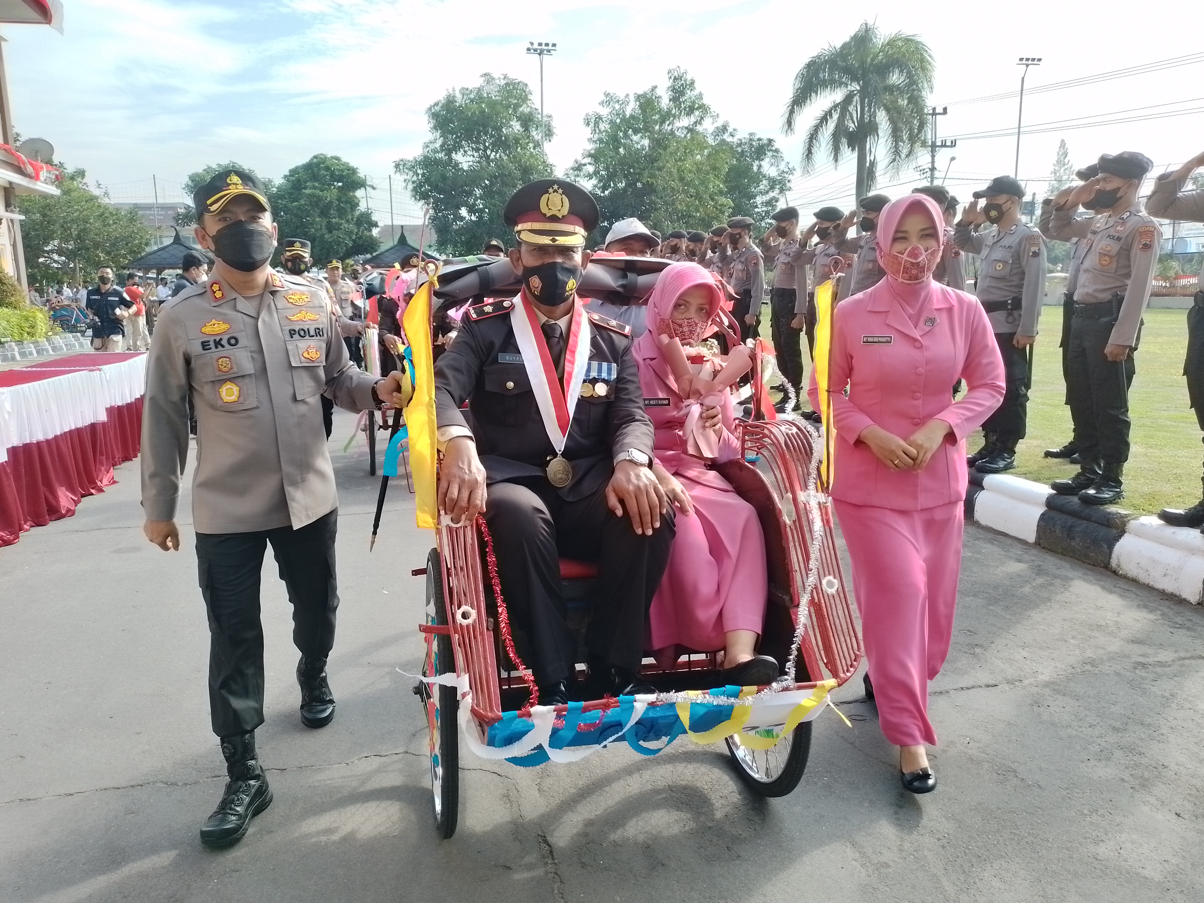 Kapolres Klaten AKB Eko Prasetyo melepas anggota yang memasuki masa purnabakti