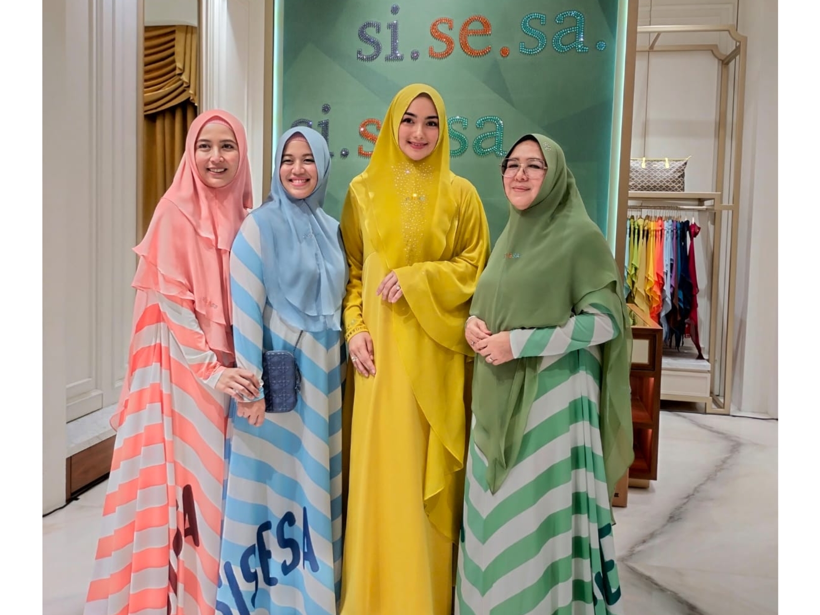 Aktris Citra Kirana (tengah) terpilih sebagai Brand Amabassador Si.Se.Sa.