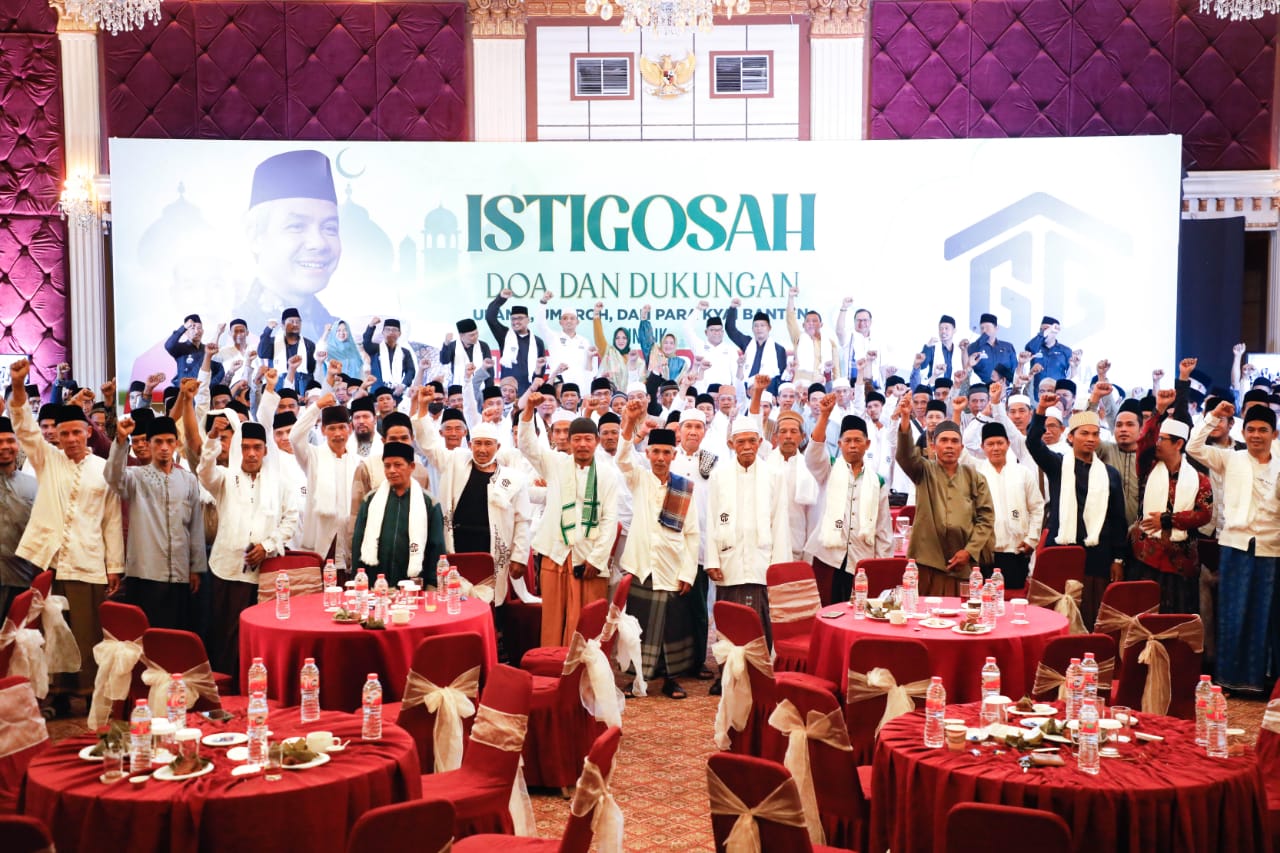 Sebanyak 300 tokoh masyarakat Banten menggelar Istighosah dan Doa Bersama untuk Bangsa di Ballroom Hotel Horison, Banten, Kamis (28/7)