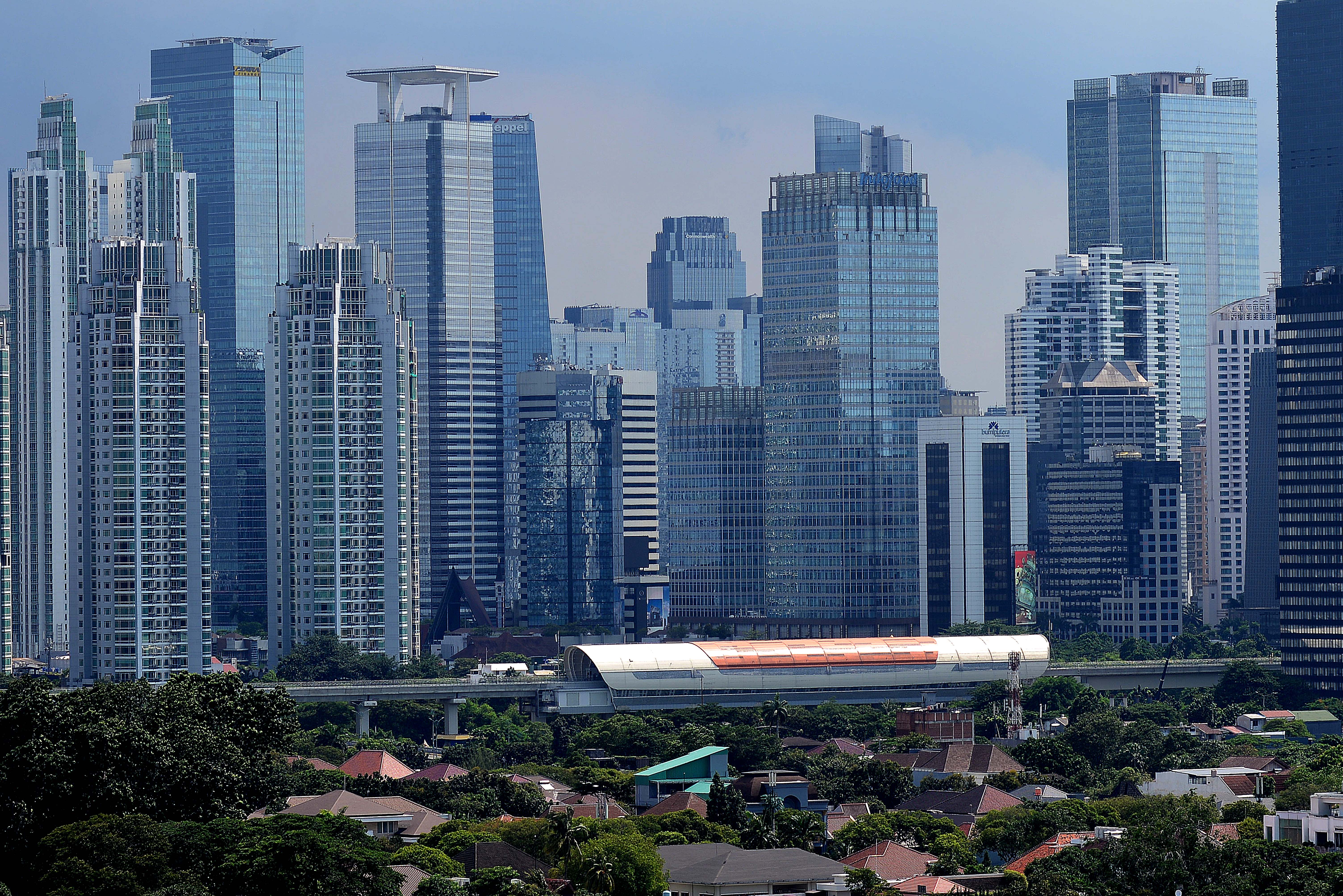Deretan gedung perkantoran di kawasan bisnis Jakarta.