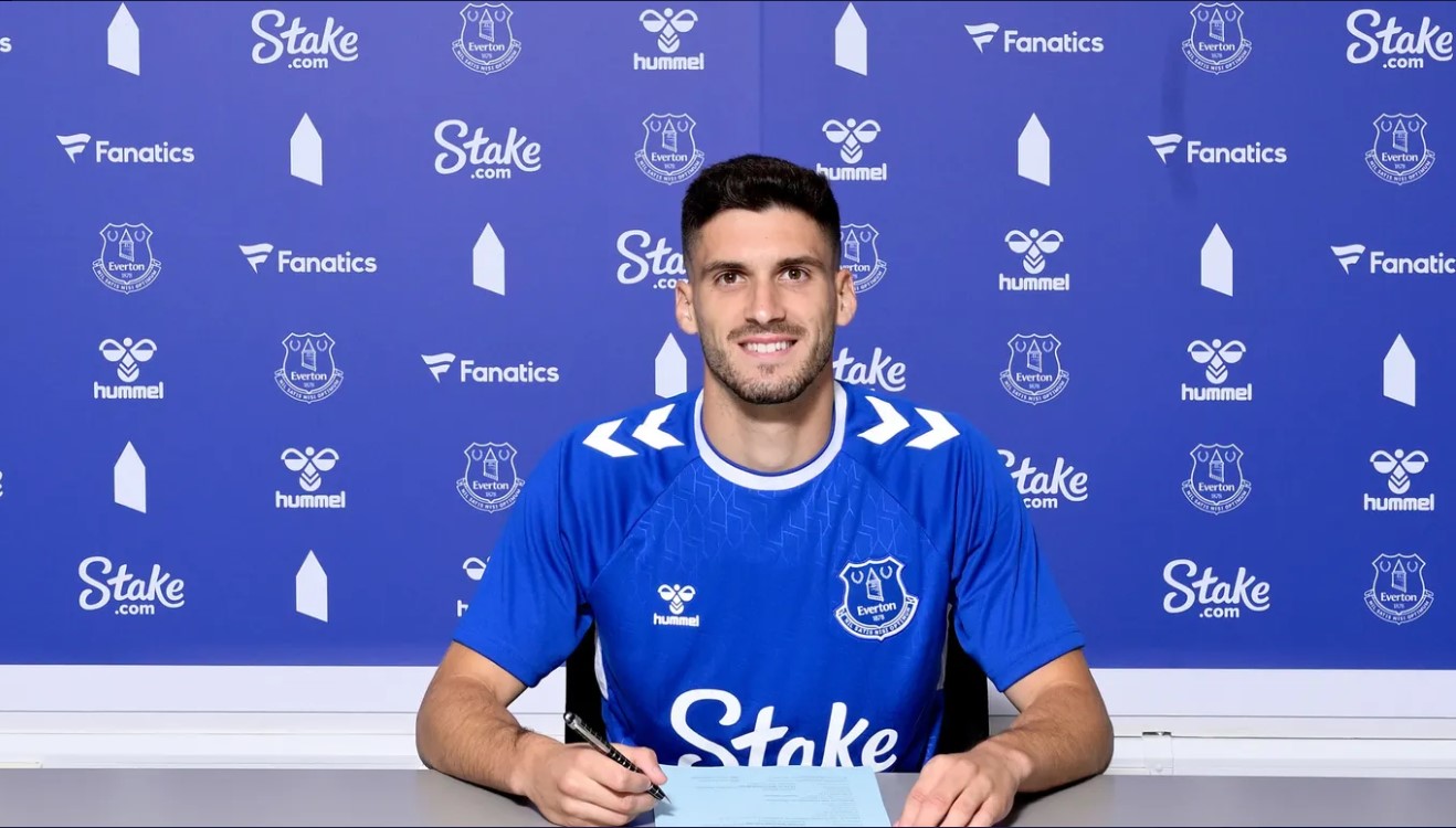 Pemain Everton Ruben Vinagre