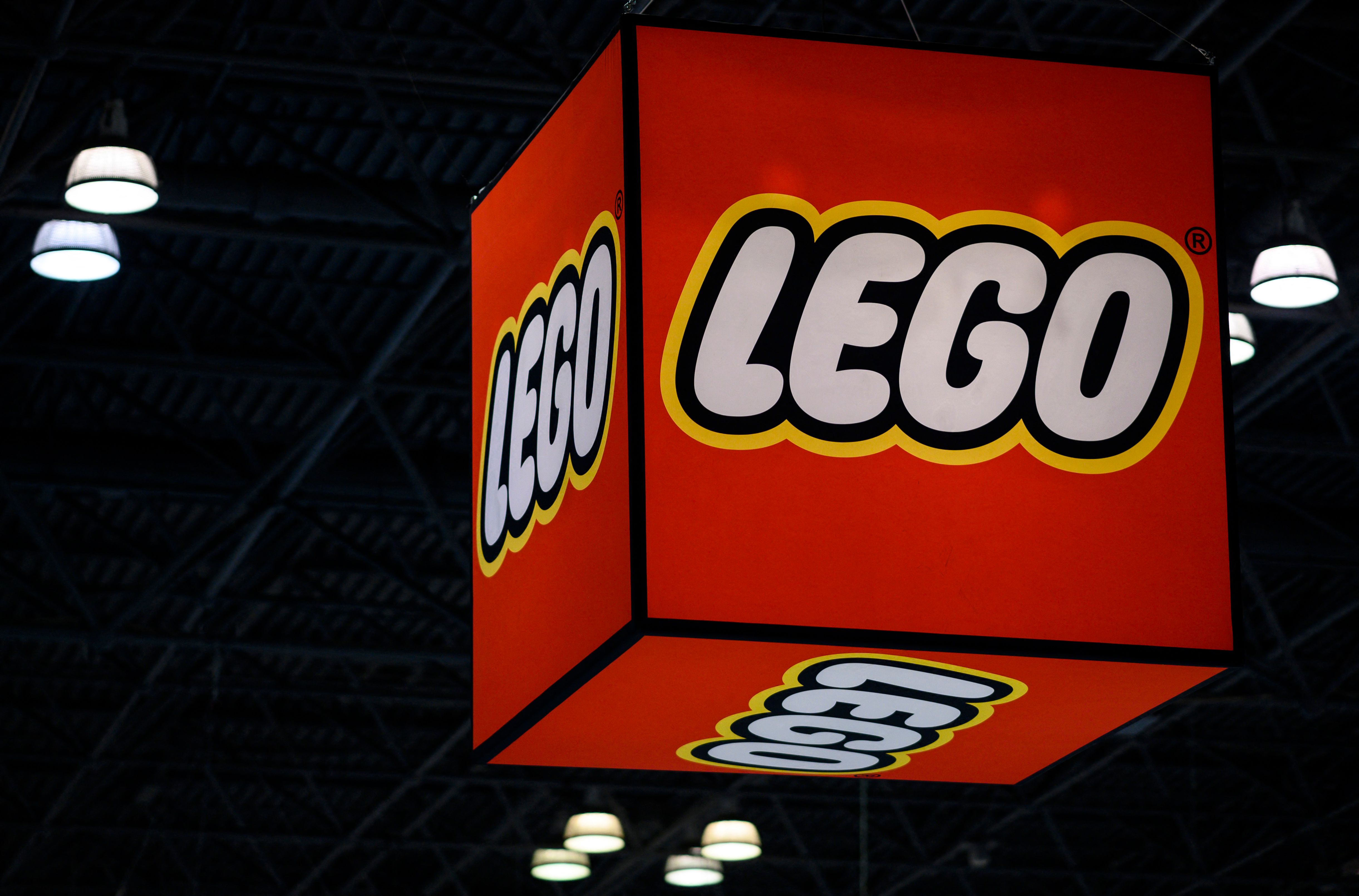 Logo produsen mainan asal Denmark Lego