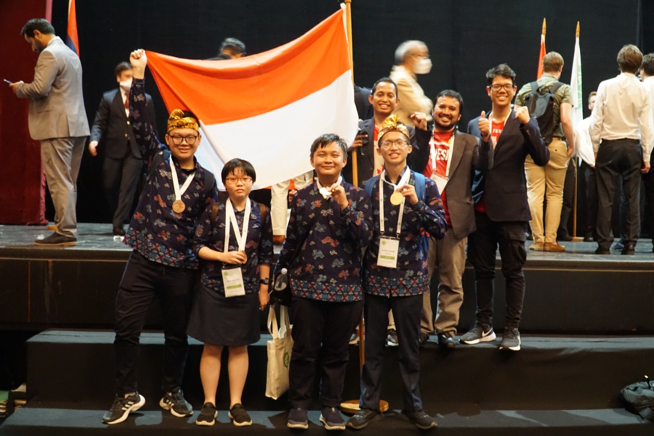 Pelajar Indonesia meraih dua medali emas dan dua medali perunggu di International Biology Olympiad (IBO) ke-33 tahun 2022.