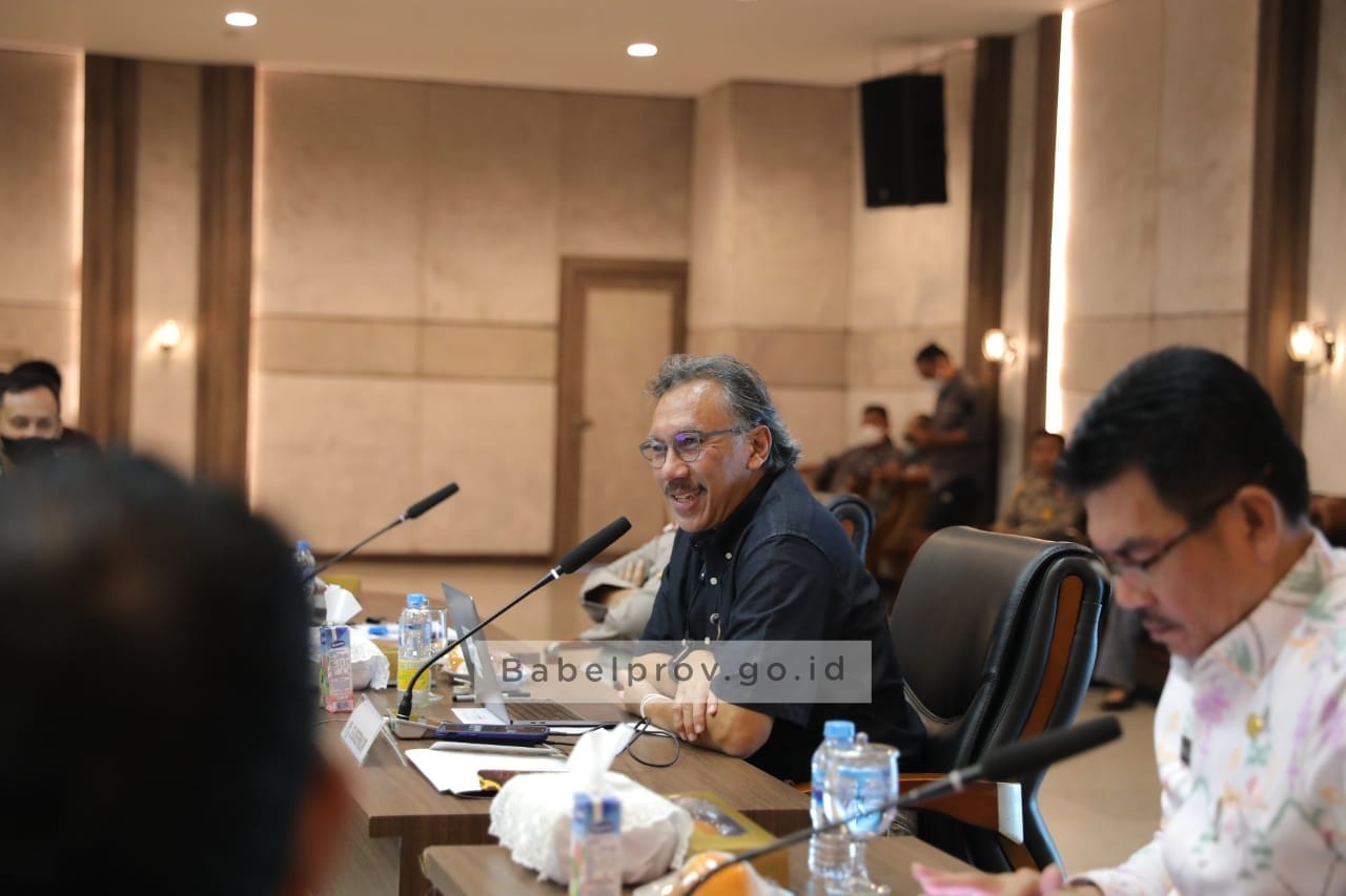 PJ Gubernur Babel Ridwan Djamaluddin memimpin Rakor membahas pertambangan