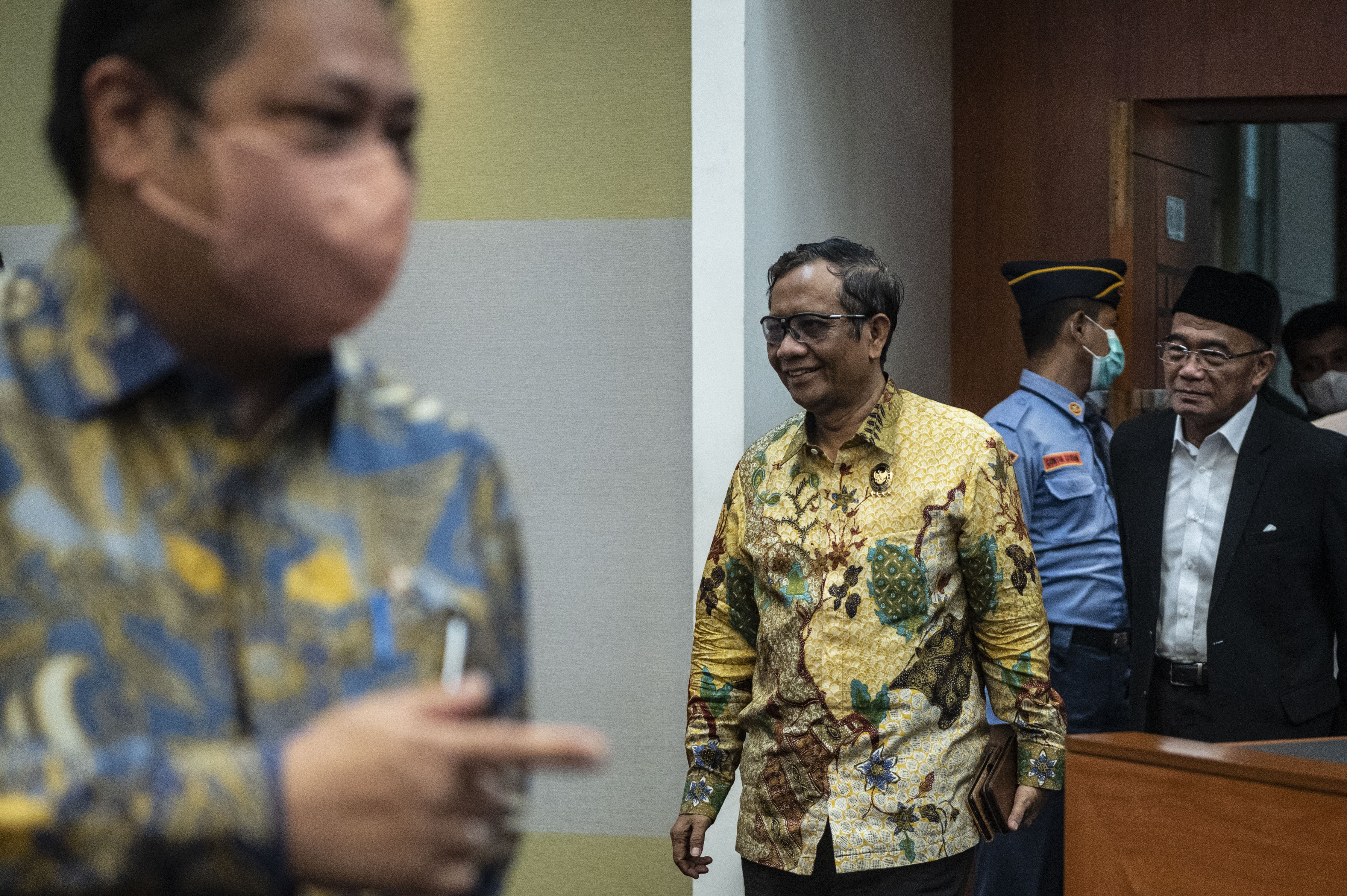 Menko Polhukam Mahfud MD bersiap mengikuti rapat kerja dengan Badan Anggaran DPR.