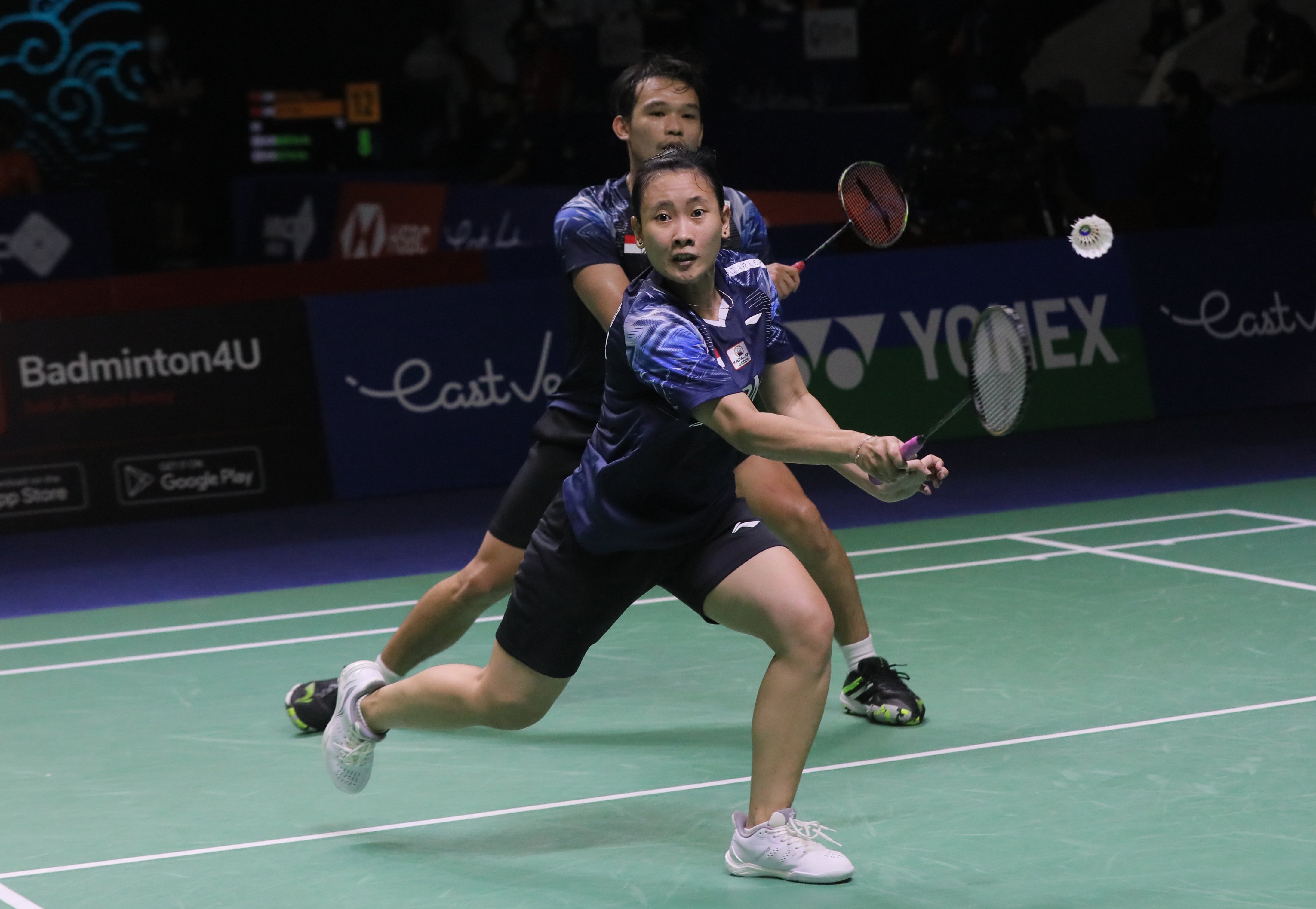 Pasangan ganda campuran Indonesia Rinov Rivaldy/ Pitha Haningtyas Mentari saat berlaga di Indonesia Open 2022, Jakarta.