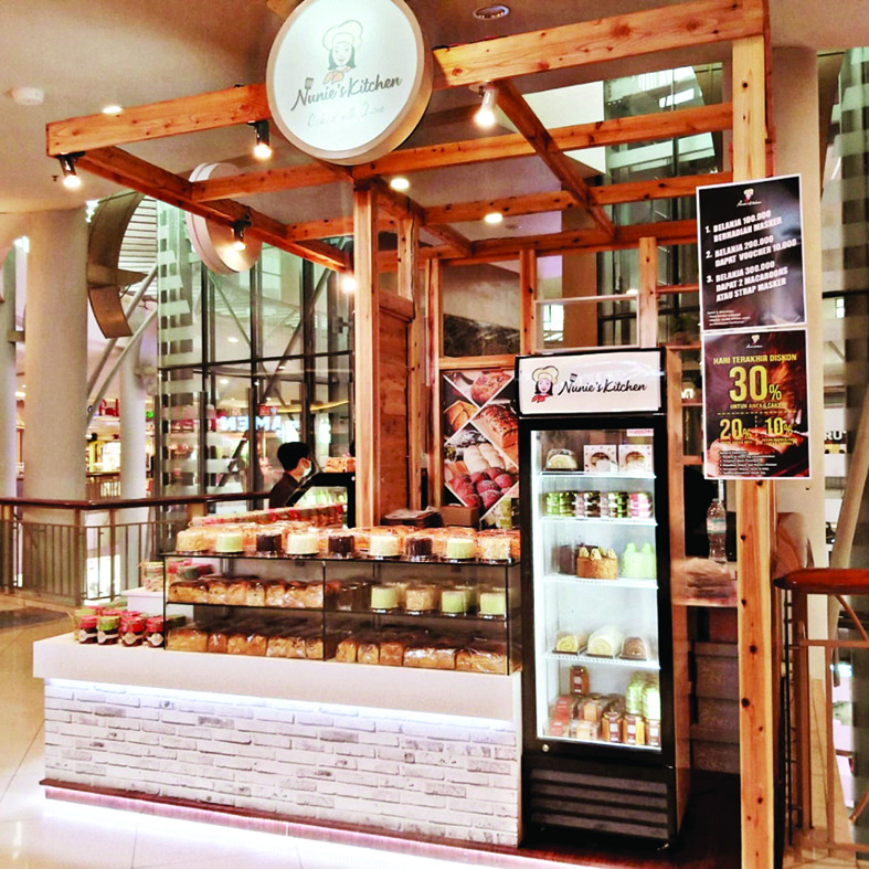 Pemprov DKI Jakarta mengadakan program Jumat Beli Lokal (JBL). Program ini untuk mendukung digitalisasi UMKM.