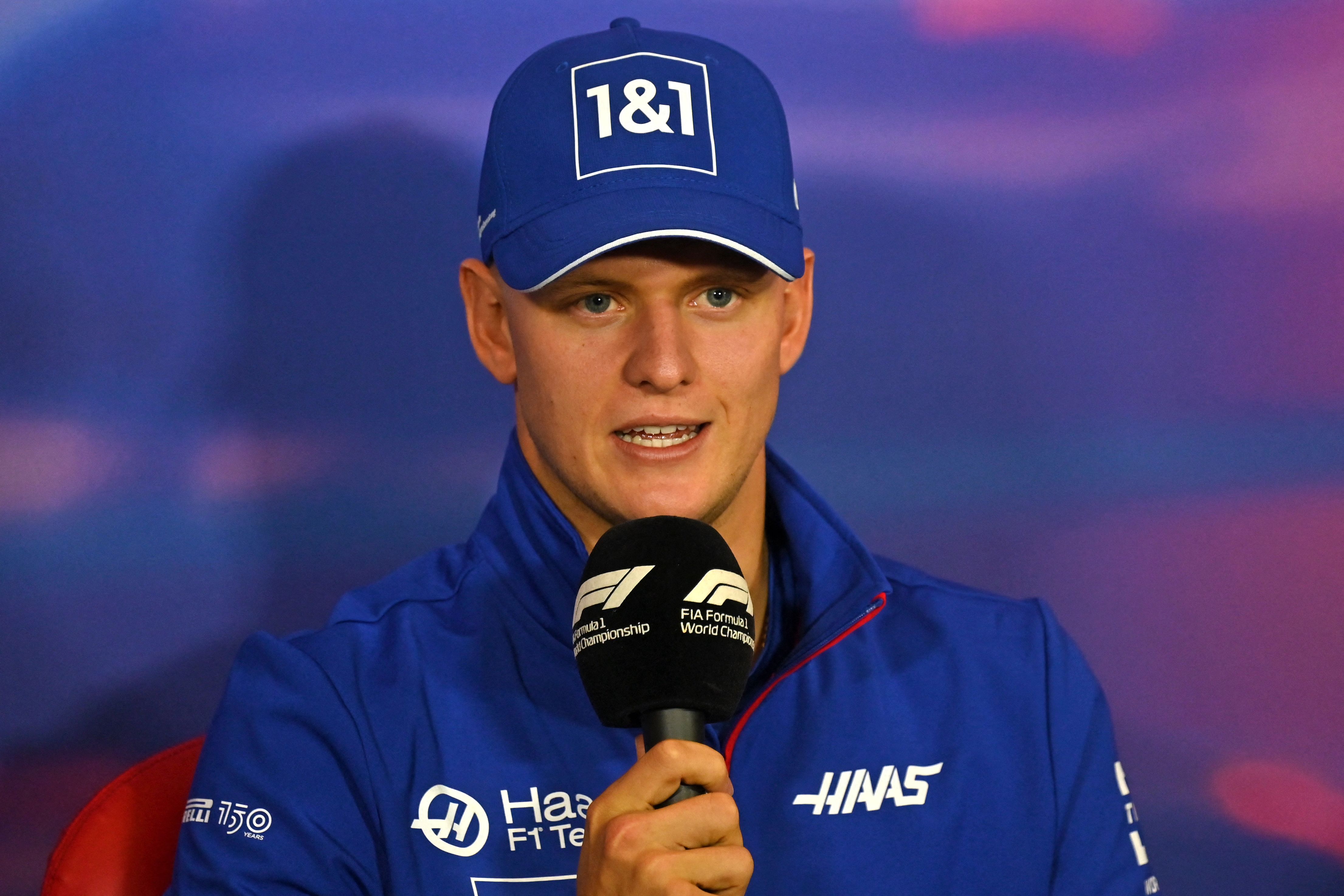 Pembalap F1 Mick Schumacher saat melakukan konferensi pers.