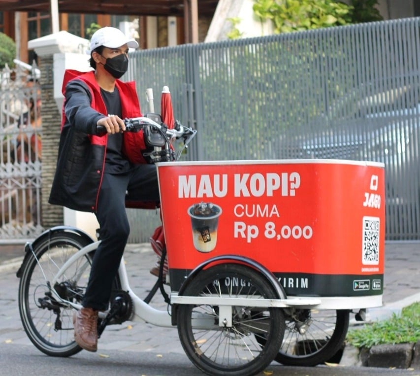 Kelebihan Jago Coffee sebagai mobile kafe kopi adalah menghadirkan kopi baru yang diseduh sekaligus bisa dinikmati langsung oleh konsumen.