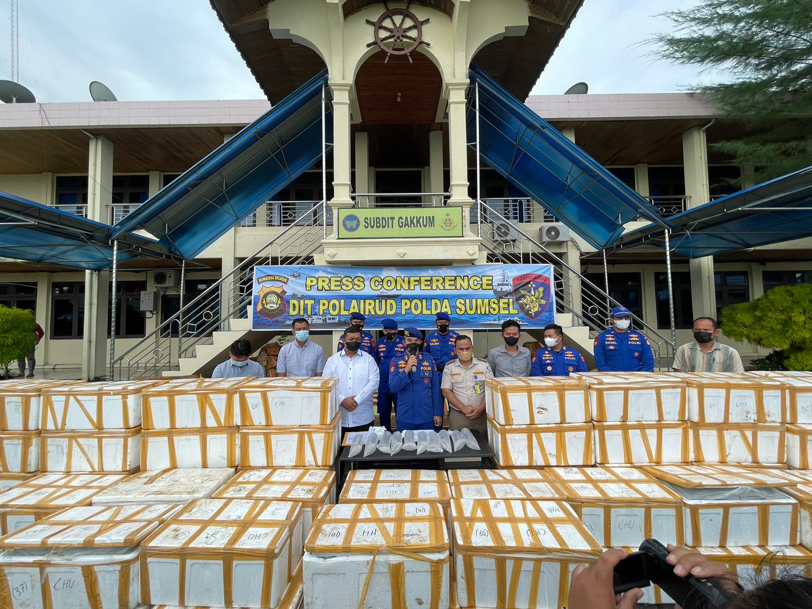 Rilis ungkap kasus penyelundupan ratusan ribu ekor baby lobster di Banyuasin oleh Ditpolair Polda Sumsel.