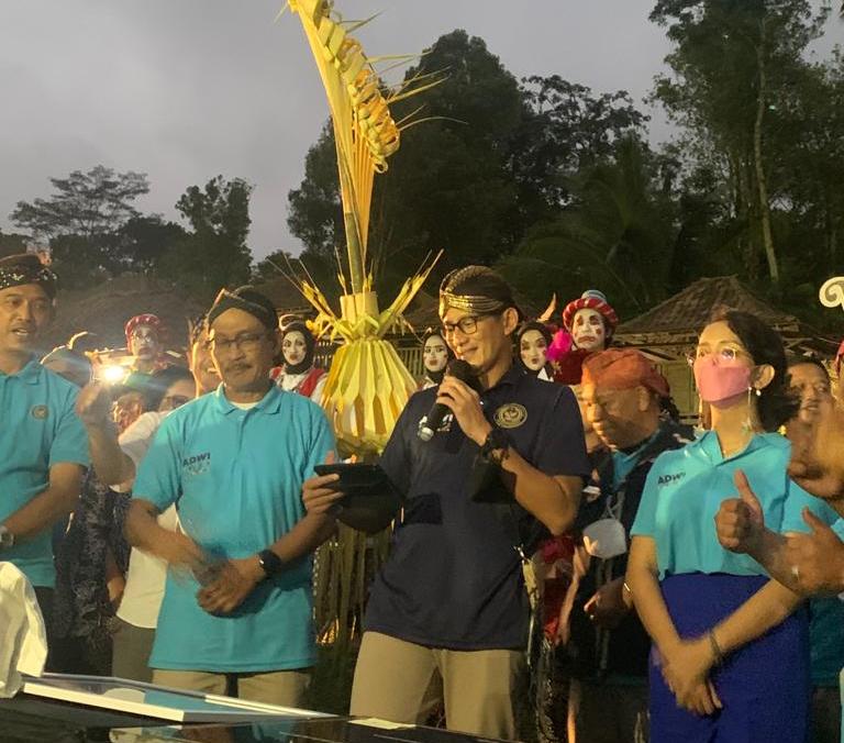 Menparekraf Sandiaga Uno mengunjungi Desa Wisata Widosari di Kulon Progo, Daerah Istimewa Yogyakarta. 