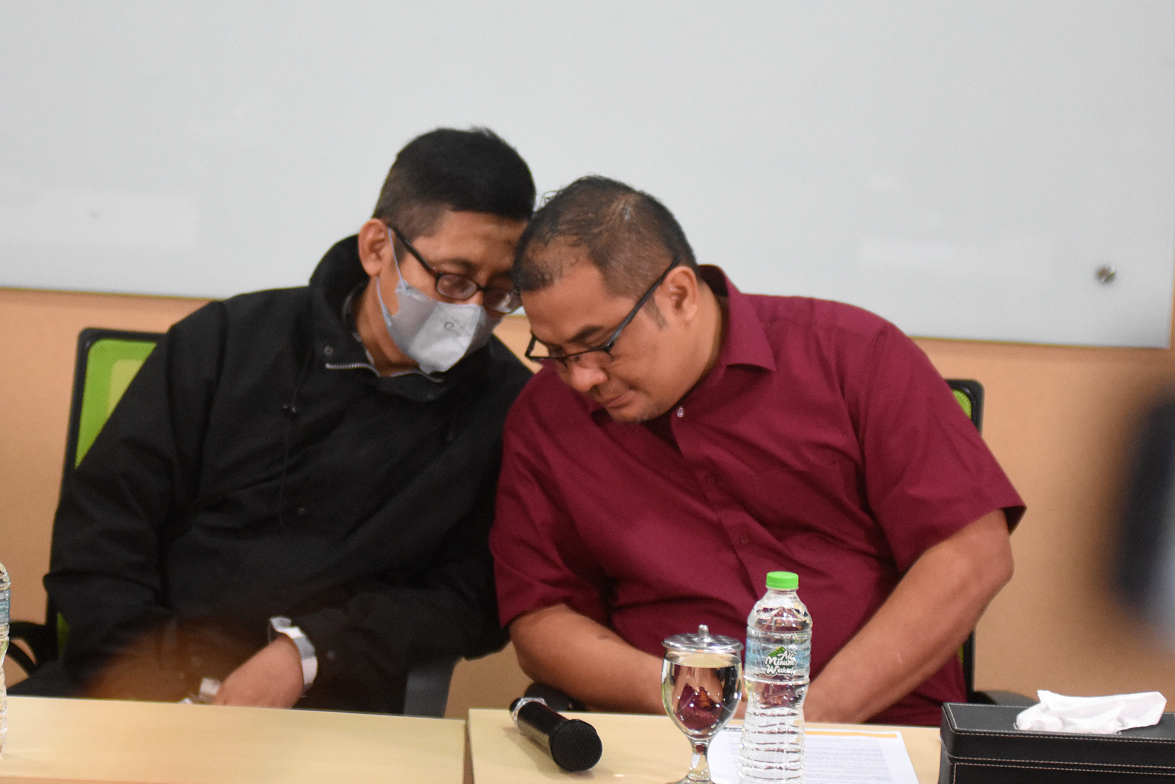 Presiden ACt Ibnu Khajar (kanan)