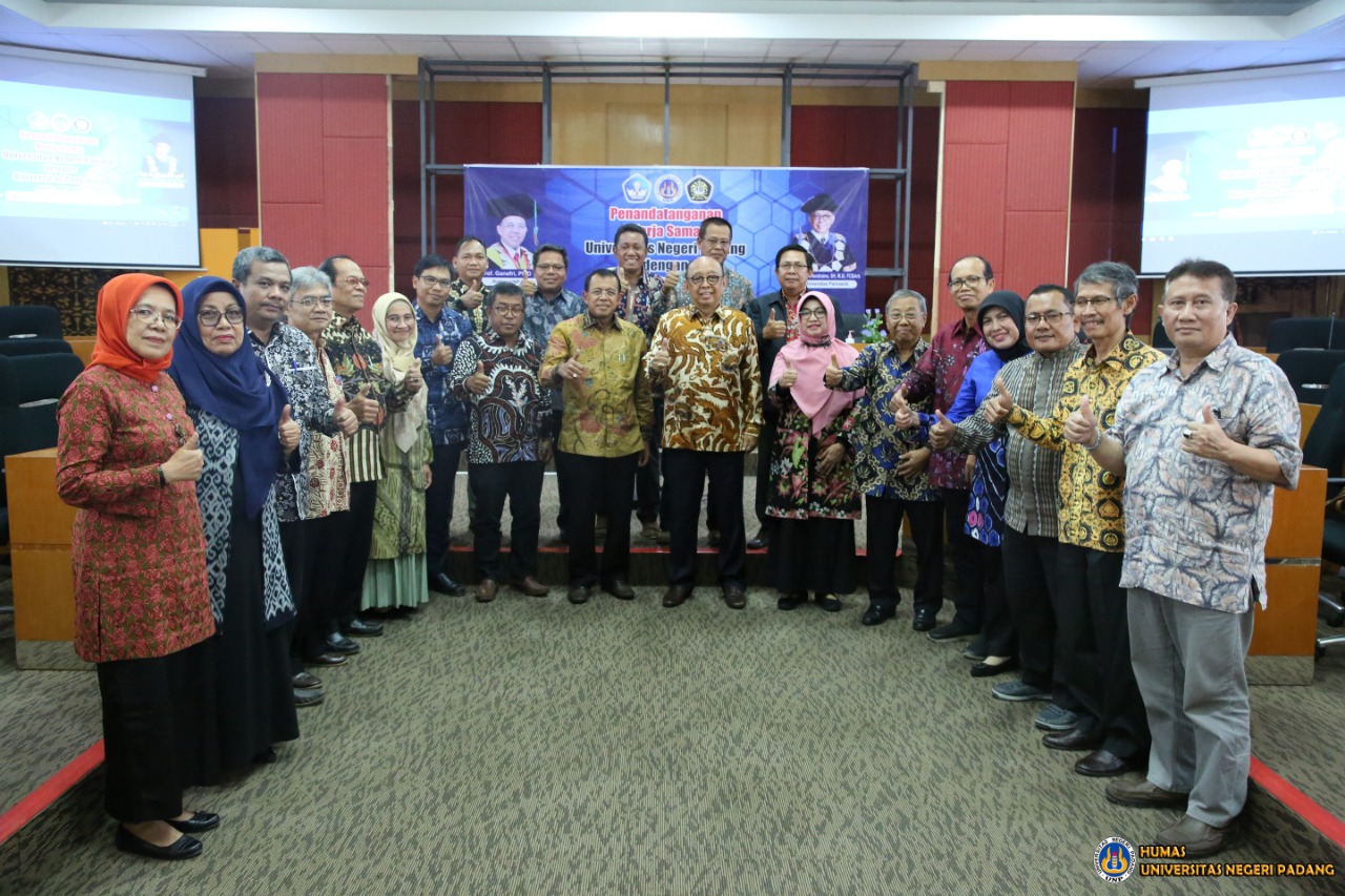 Universitas Pancasila Jakarta dan Universitas Negeri Padang melakukan penandatangan MoU kerja sama bidang Tri Dharma Perguruan Tinggi.