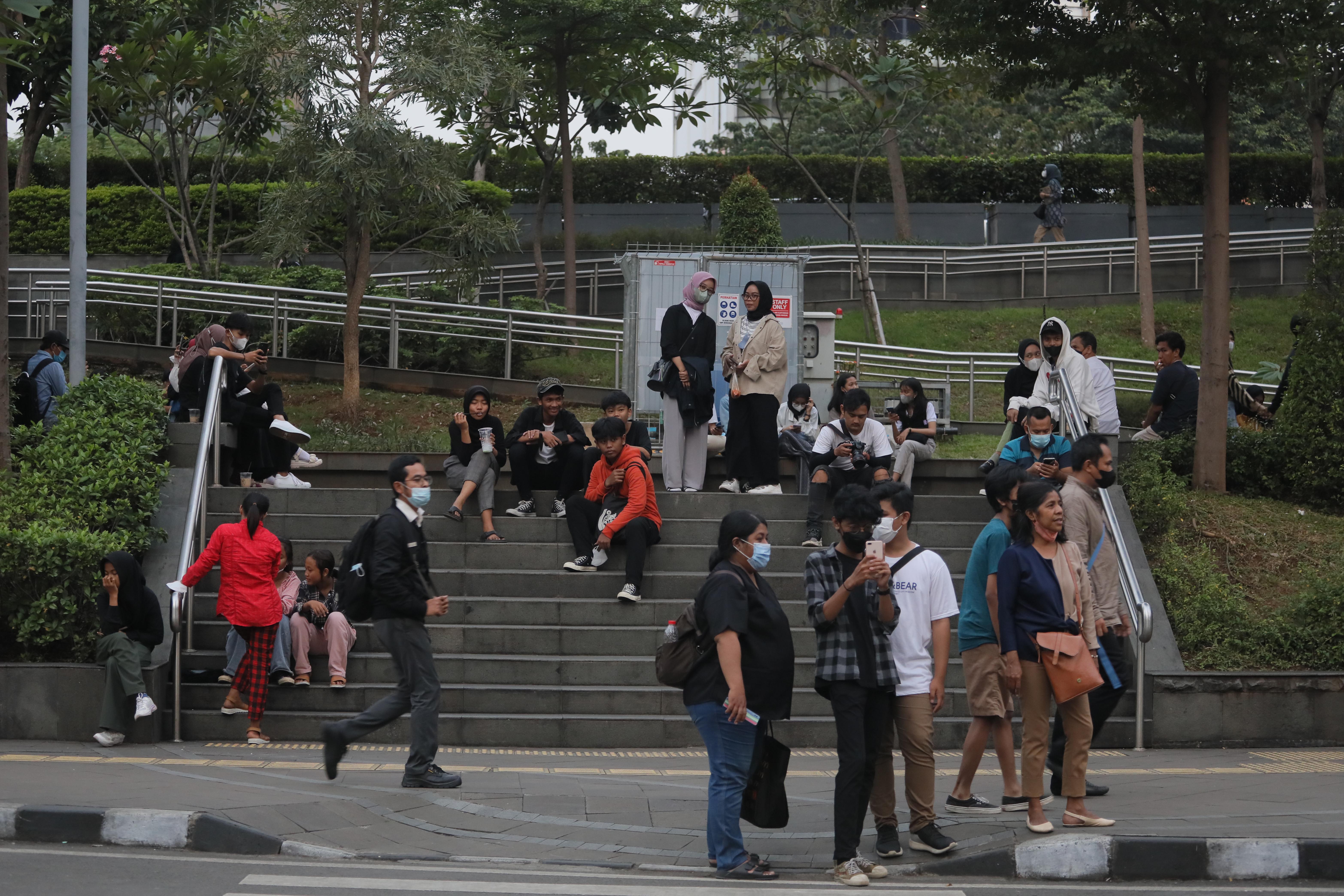 Kawasan Stasiun Dukuh Atas Menteng, Jakarta Pusat, kini kerap dijadikan tempat nongkrong para anak baru gede (ABG) hingga larut malam.