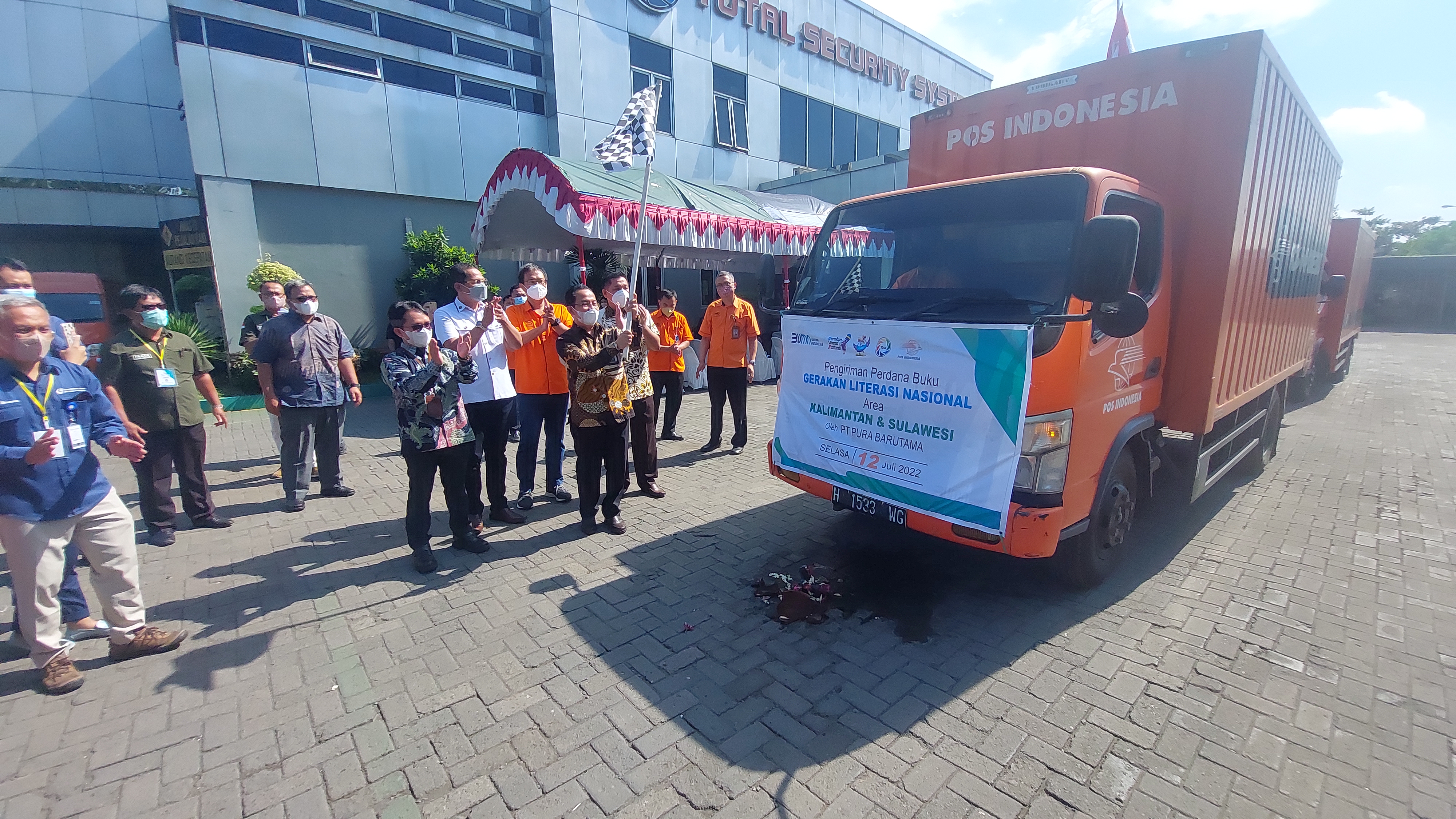  Gerakan Literasi Nasional Kemendikbudristek RI kirimkan buku ke wilayah tertinggal, terdepan, dan terluar (3T) di Kalimantan dan Sulawesi p