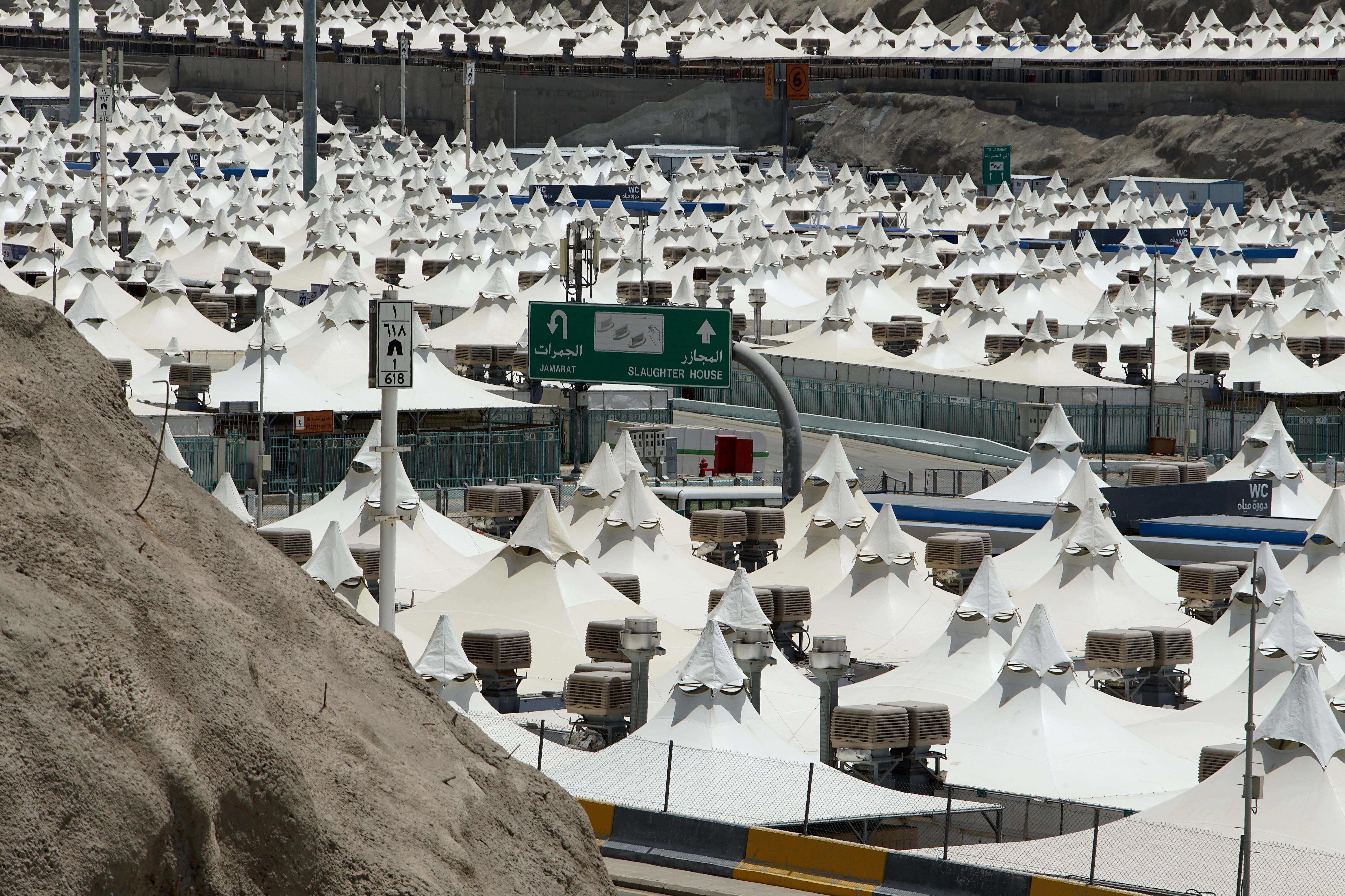 Lautan tenda-tenda jemaah haji di kawasan Mina, Mekkah, Arab Saudi, Kamis (30/6/2022). 