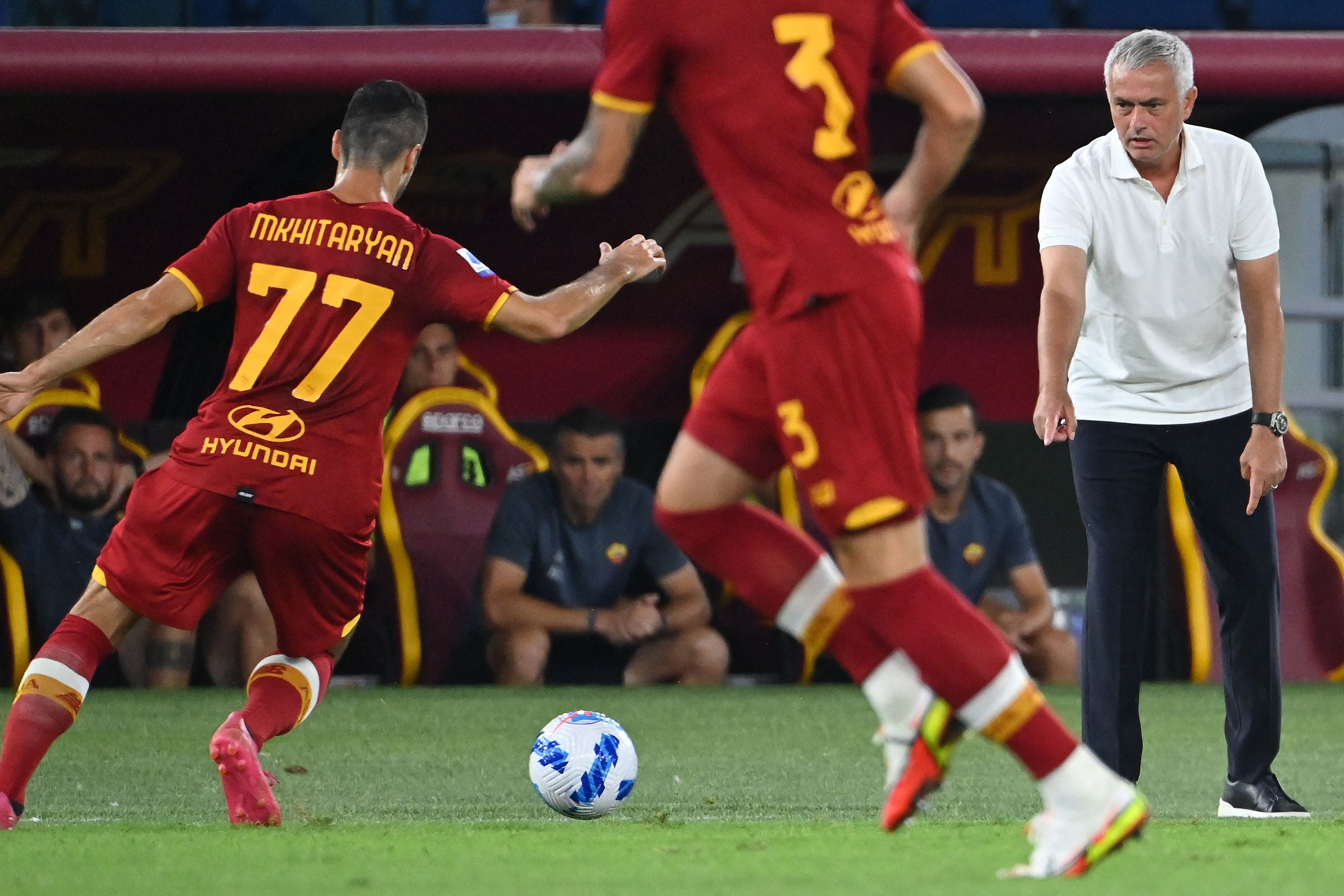 Striker asal Armenia Henrikh Mkhitaryan mendapat instruksi langsung dari pelatih Jose Mourinho saat masih bersama AS Roma.