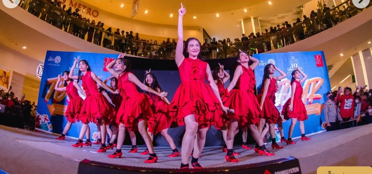 JKT48 saat tampil di The Park Mall.