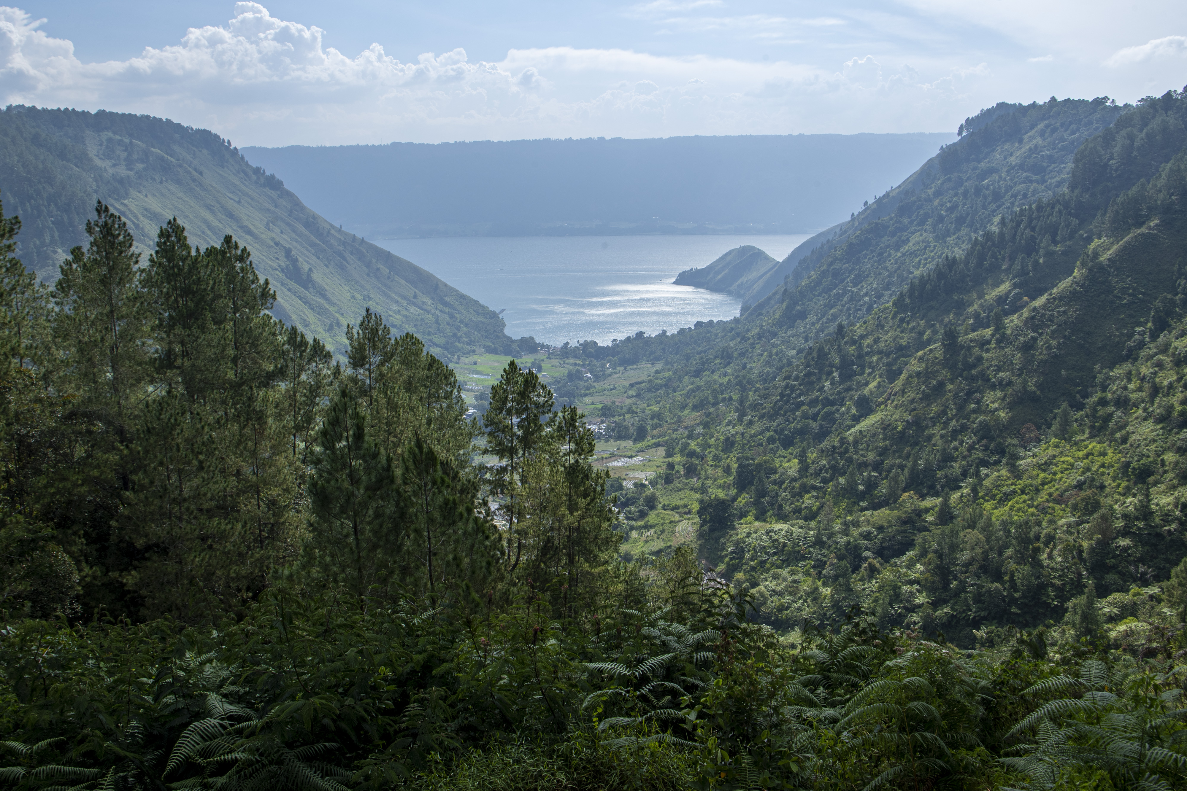 Pemandangan Danau Toba dari kawasan The Kaldera Toba Nomadic Escape, Pardamean Sibisa, Ajibata, Kabupaten Toba Samosir, Sumatra Utara