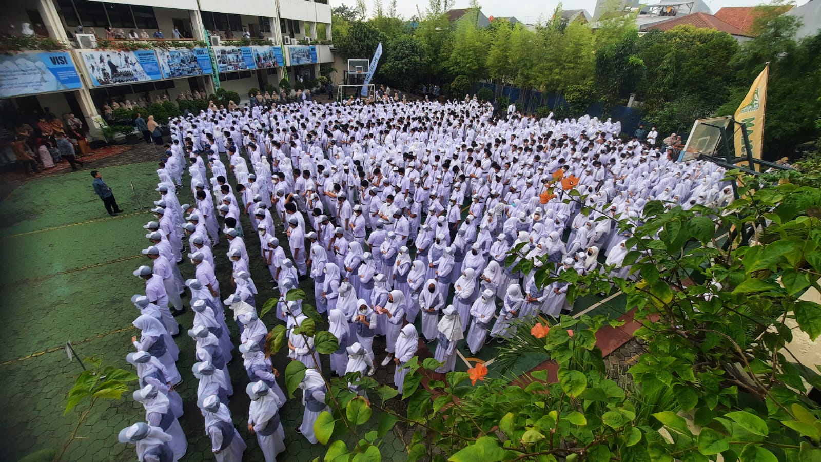 Upacara pembukaan Tahun Ajaran Baru Sekkolah Islam Al-Azhar kelapa Gading