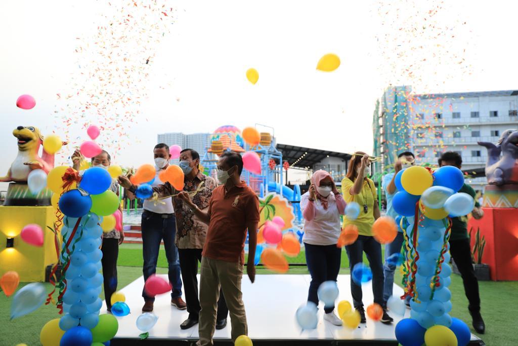 Acara seremoni pembukaan Waterplay di Grand Metropolitan, Bekasi, Jawa Barat.