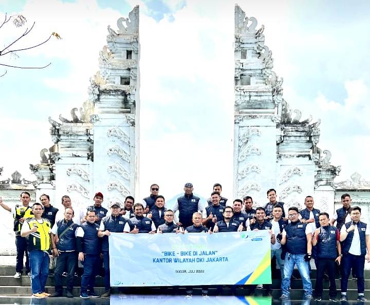 BPJAMSOSTEK Kantor Wilayah DKI Jakarta menggelar kegiatan touring motor sambil membagi-bagikan bingkisan makanan kepada pekerja renten.