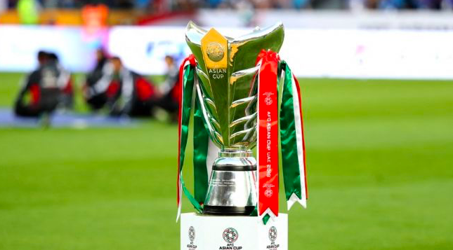 Trofi Piala Asia dalam pertandingan sepak bola final Piala Asia 2019 antara Jepang vs Qatar di Stadion Zayed Sports City di Abu Dhabi.