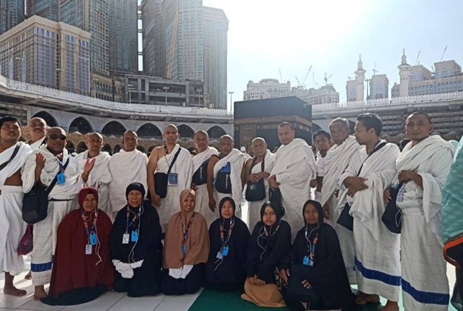 Salah satu rombongan yang difasilitasi oleh Elharamain Wisata ke Arab Saudi.