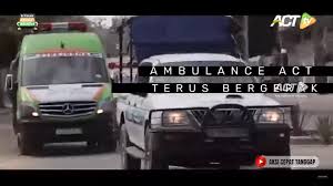 AKSI SOSIAL: Mobil ambulans ACT tengah beraksi. Namun terkait adanya dugaan pelanggaran peraturan, Yayasan ACT akan dicabut izinnya.