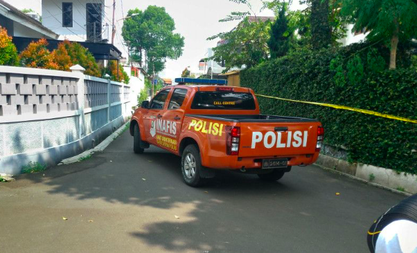 Mobil tim Inafis mendatangi rumah Irjen Ferdy Sambo di Komplek Polri Duren Tiga, Jakarta, Sabtu (23/07/2022). 