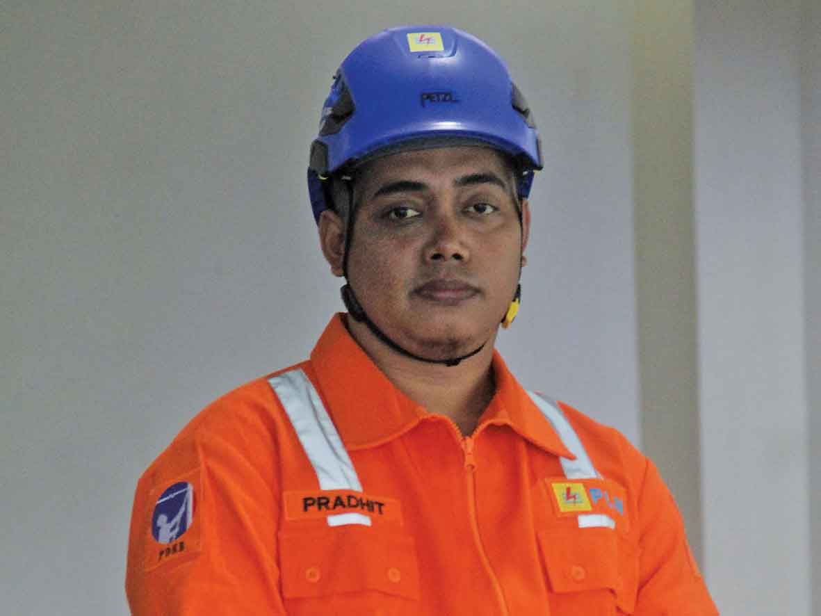  Pradhitya Wastu Nurjito : Pahlawan Penjaga Arus Listrik