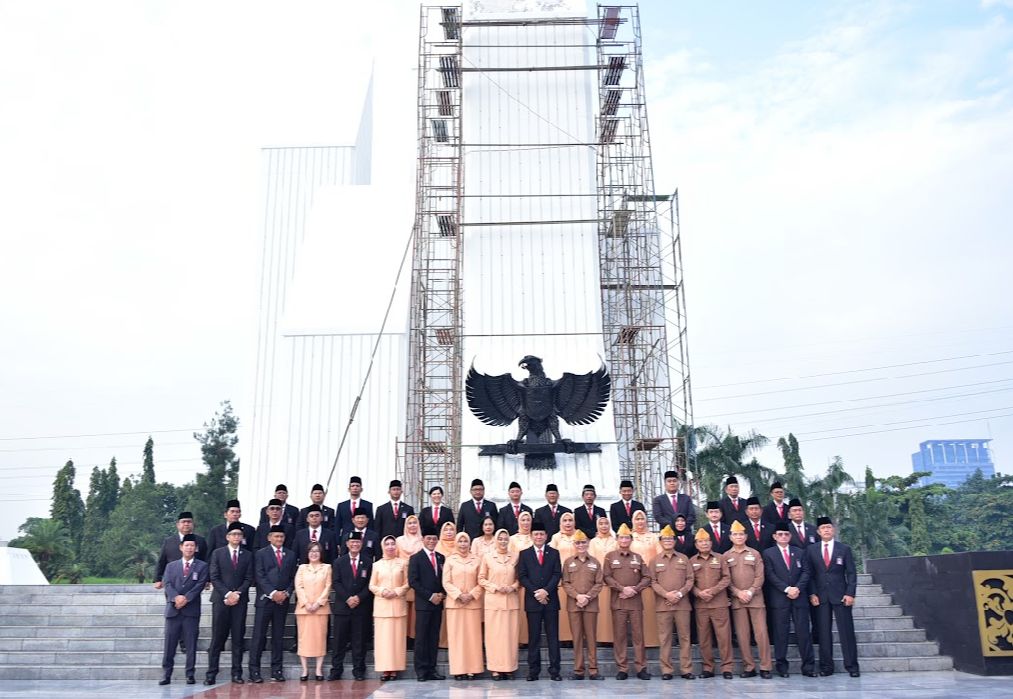 Kepala BNPT beserta jajarannya bersama  LVRI melaksanakan ziarah kebangsaan ke Taman Makam Pahlawan Kalibata.