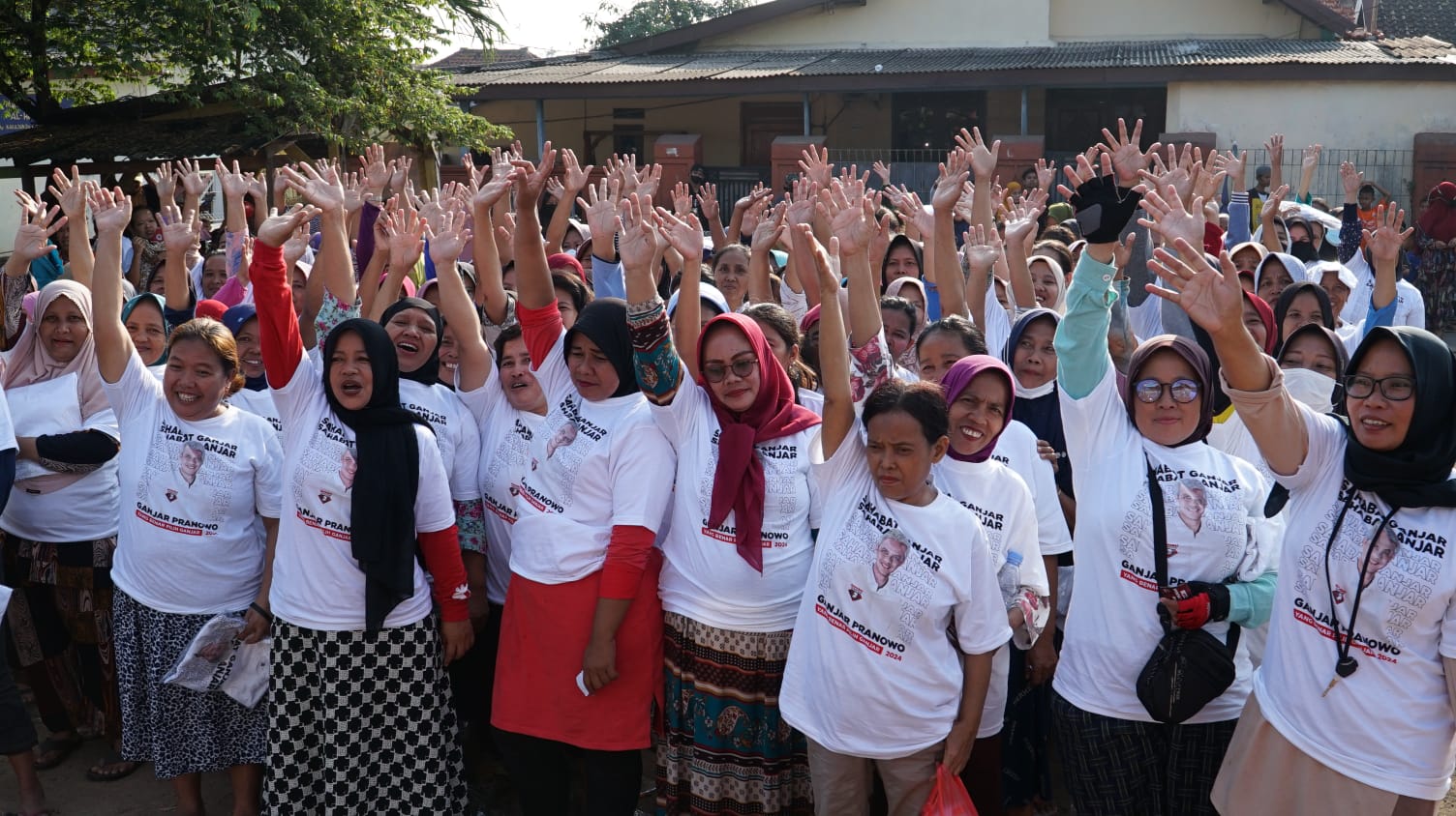 Deklarasi dukungan emak0emak militan di Karawang untuk Ganjar Pranowo.