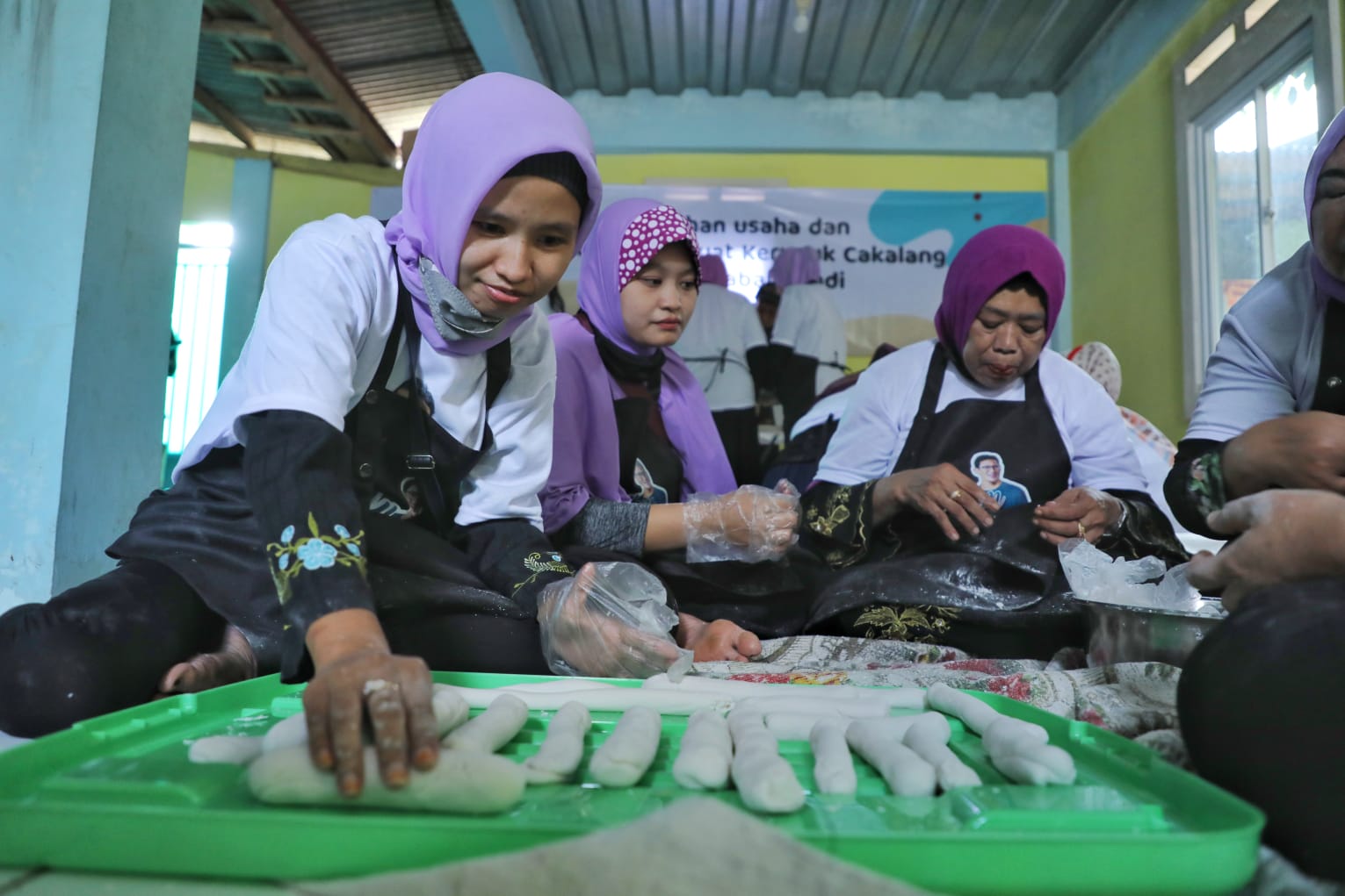 Sahabat Sandiauno gelar pelatihan membuat kerupuk Cakalang untuk membantu emak-emak di Kota Bogor, Kamis (7/7)