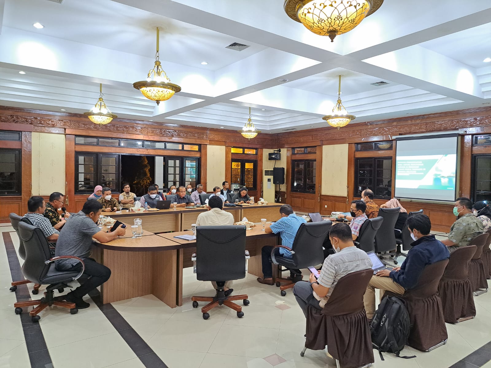  Pembahasan bersama di Komplek Perkantoran Air Hitam Ruang Pertemuan Mahligai Provinsi Bangka Belitung.