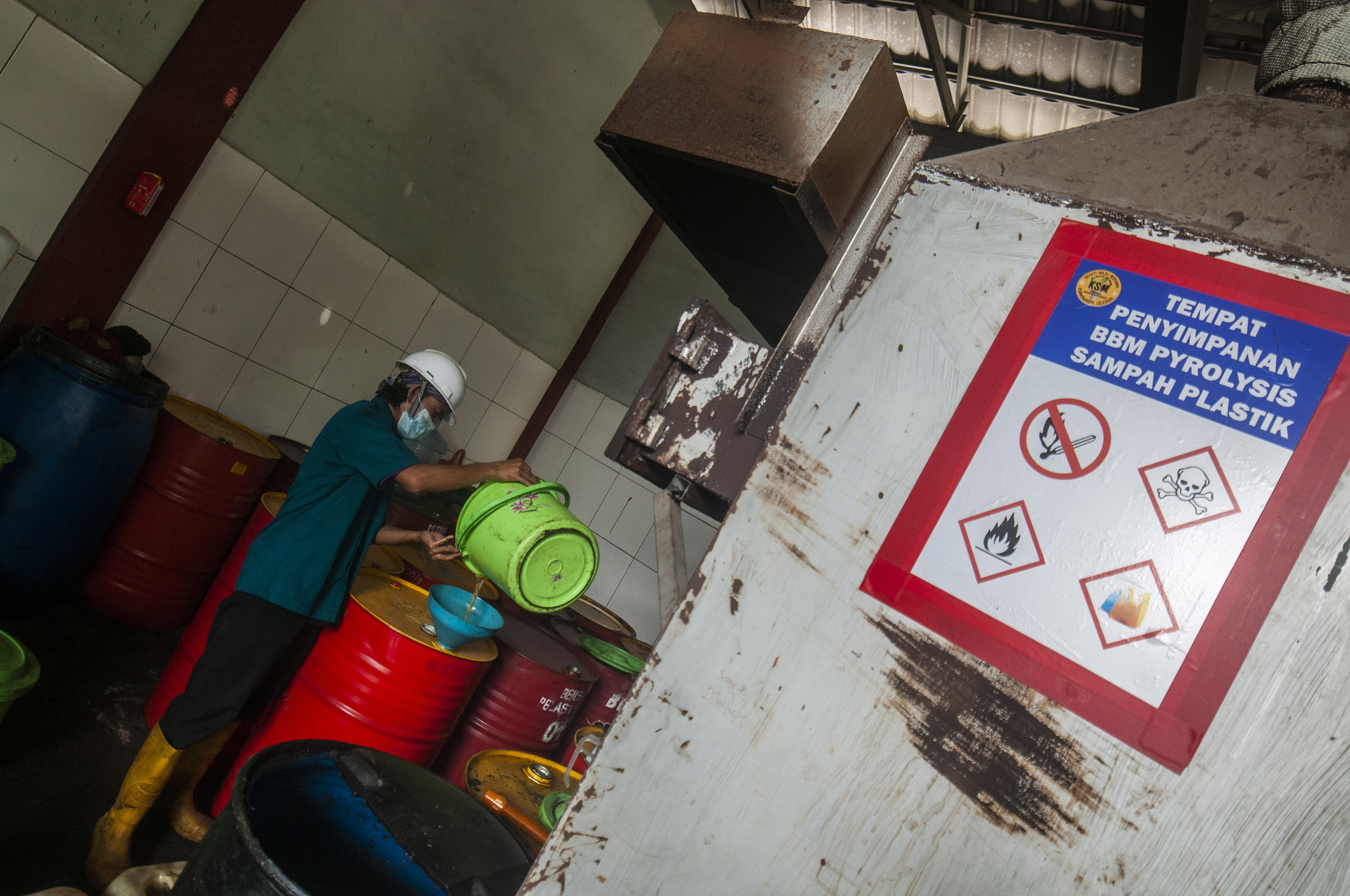 Pengolahan sampah plastik jadi bbm